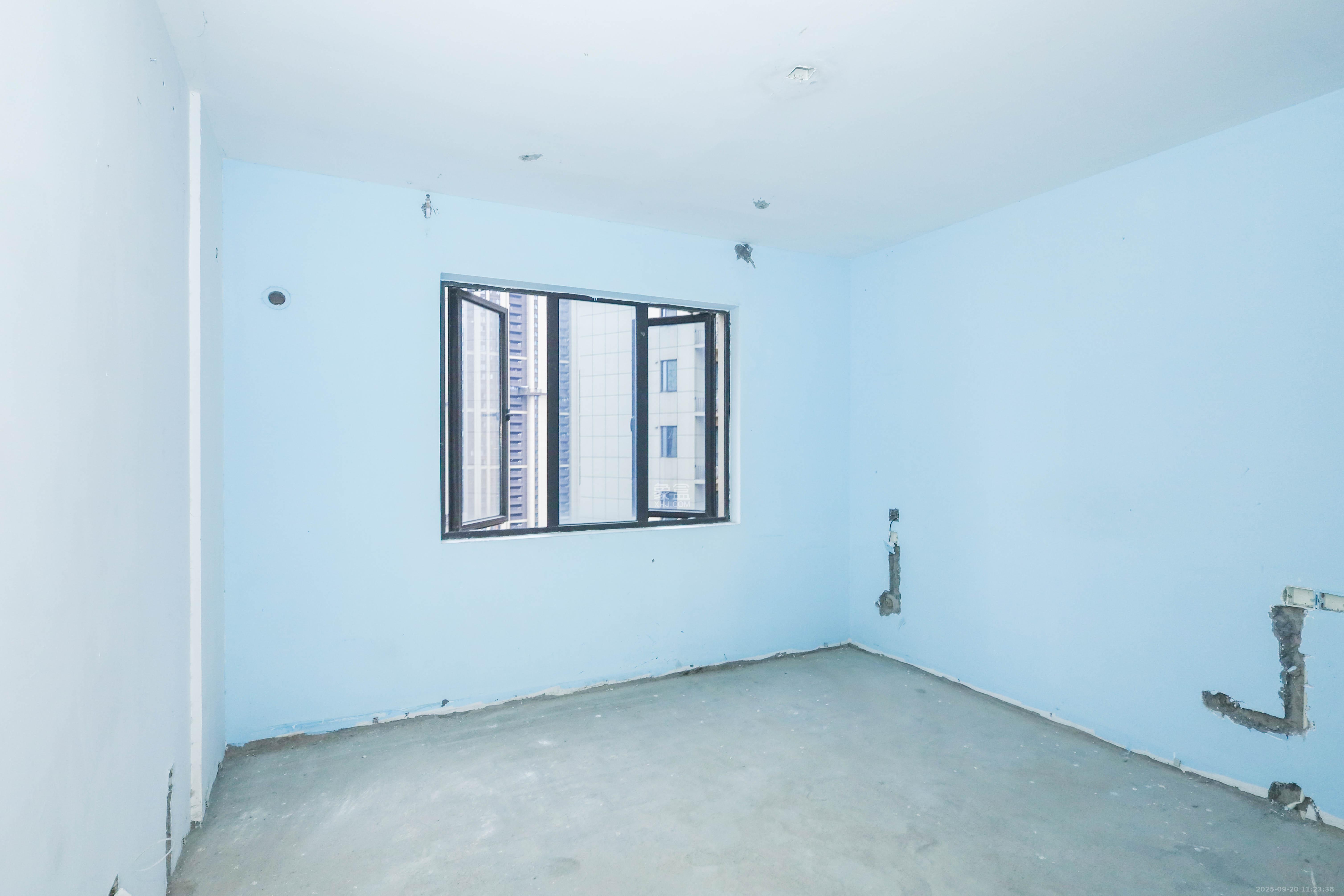 中国铁建梅溪青秀二期  4室2厅2卫    158.0万卧室