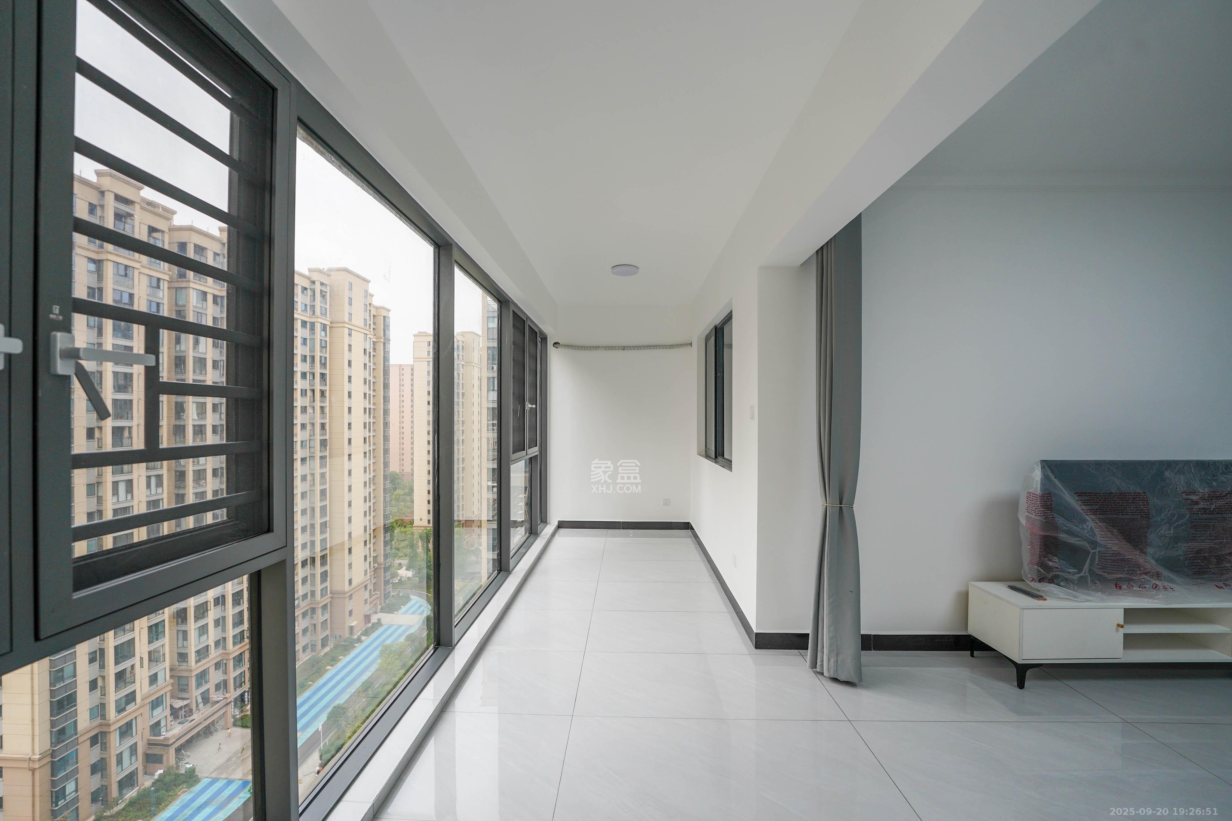 丽发新城 4室2厅2卫 130.0万 丽发新城 4室2厅2卫 130.0万阳台