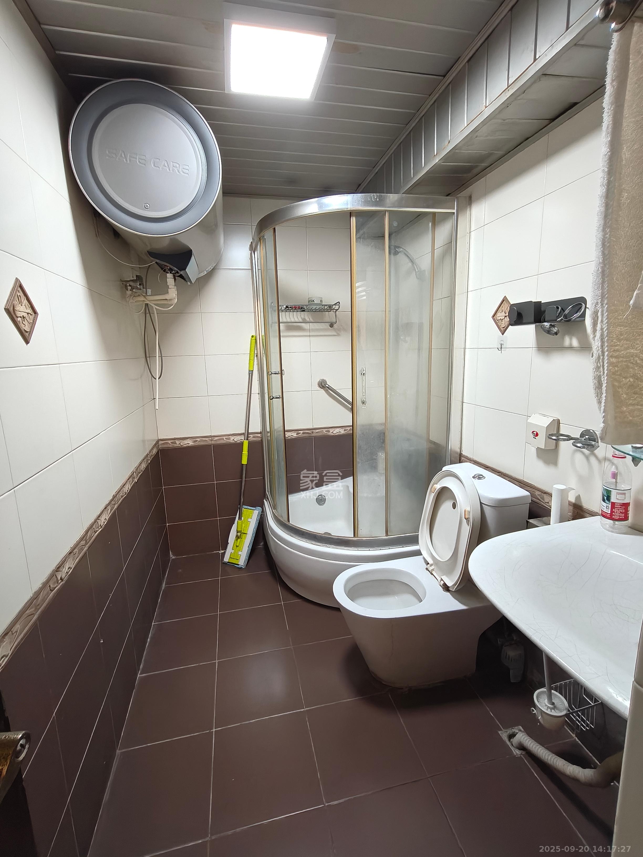 君临天厦 4室2厅2卫 3800.0元/月 君临天厦 4室2厅2卫 3800.0元/月室内图