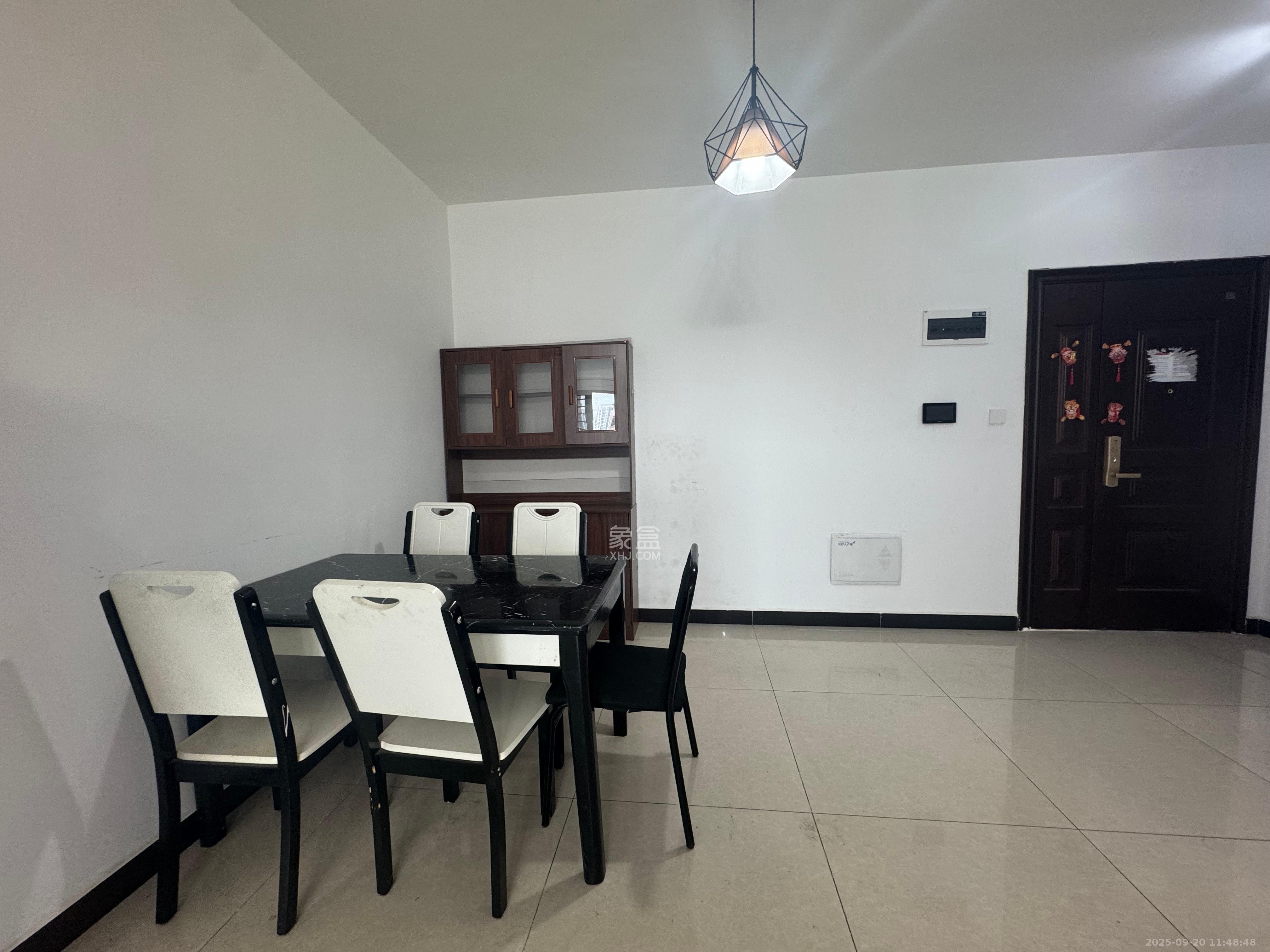 长房东旭国际 3室2厅2卫 2800.0元/月 长房东旭国际 3室2厅2卫 2800.0元/月室内图