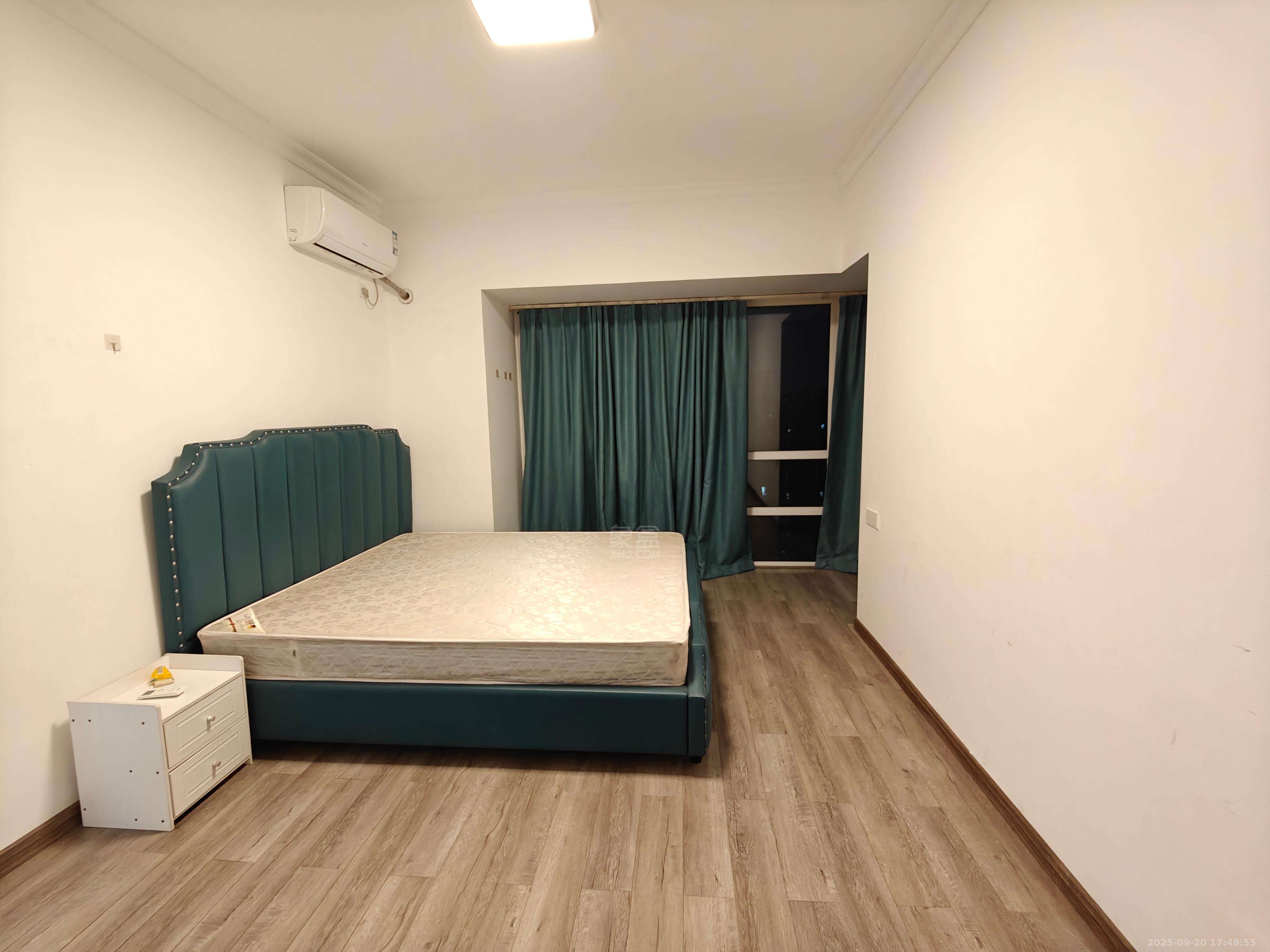 美的城二期  4室2厅1卫    1800.0元/月室内图