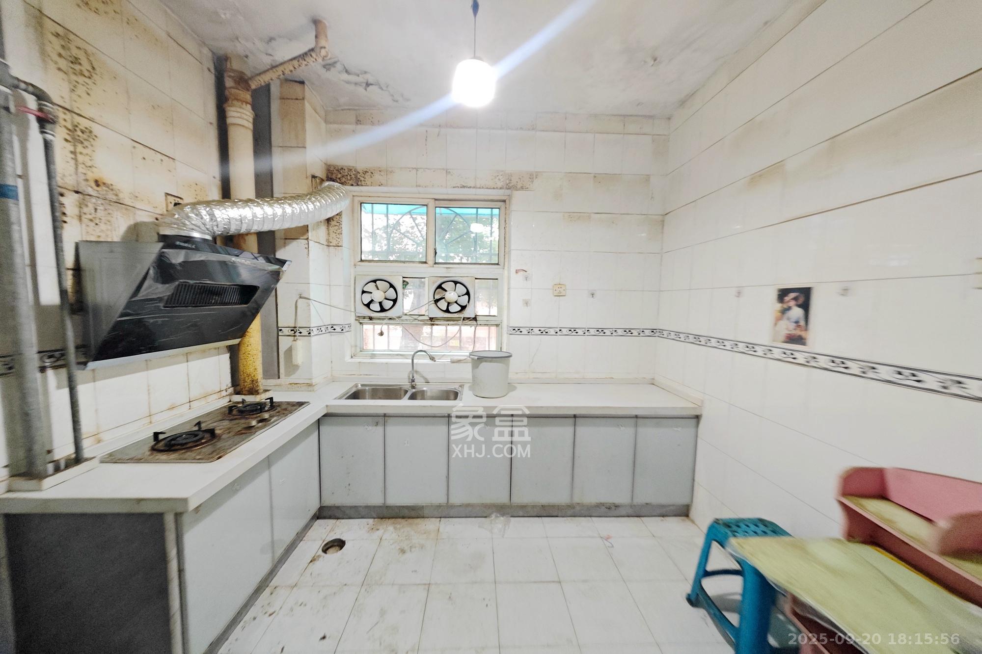 长鑫美树园 3室2厅2卫 80.0万 长鑫美树园 3室2厅2卫 80.0万厨房