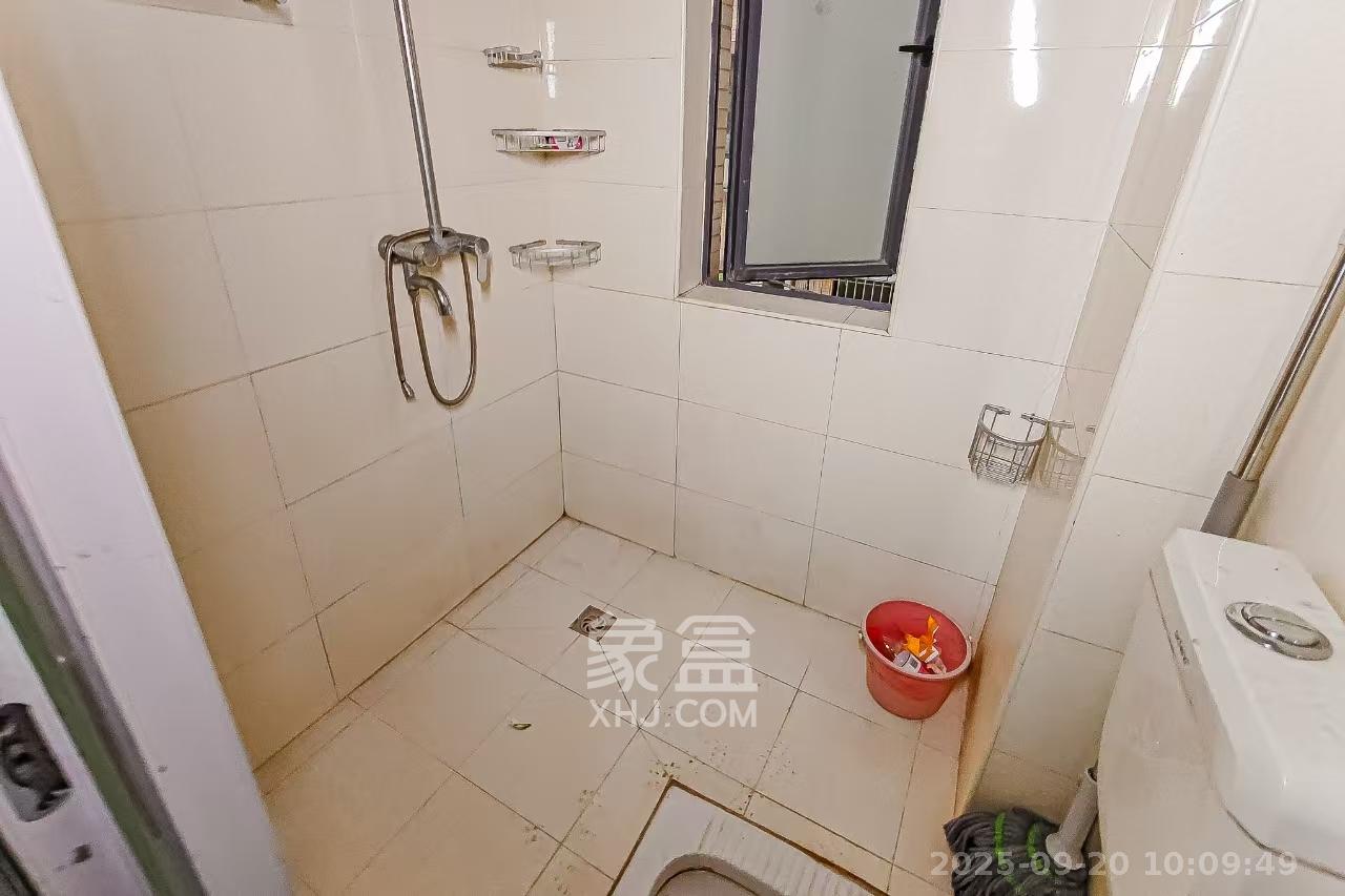 兰亭优壳(隽峰苑) 4室2厅1卫 2200.0元/月 兰亭优壳(隽峰苑) 4室2厅1卫 2200.0元/月室内图