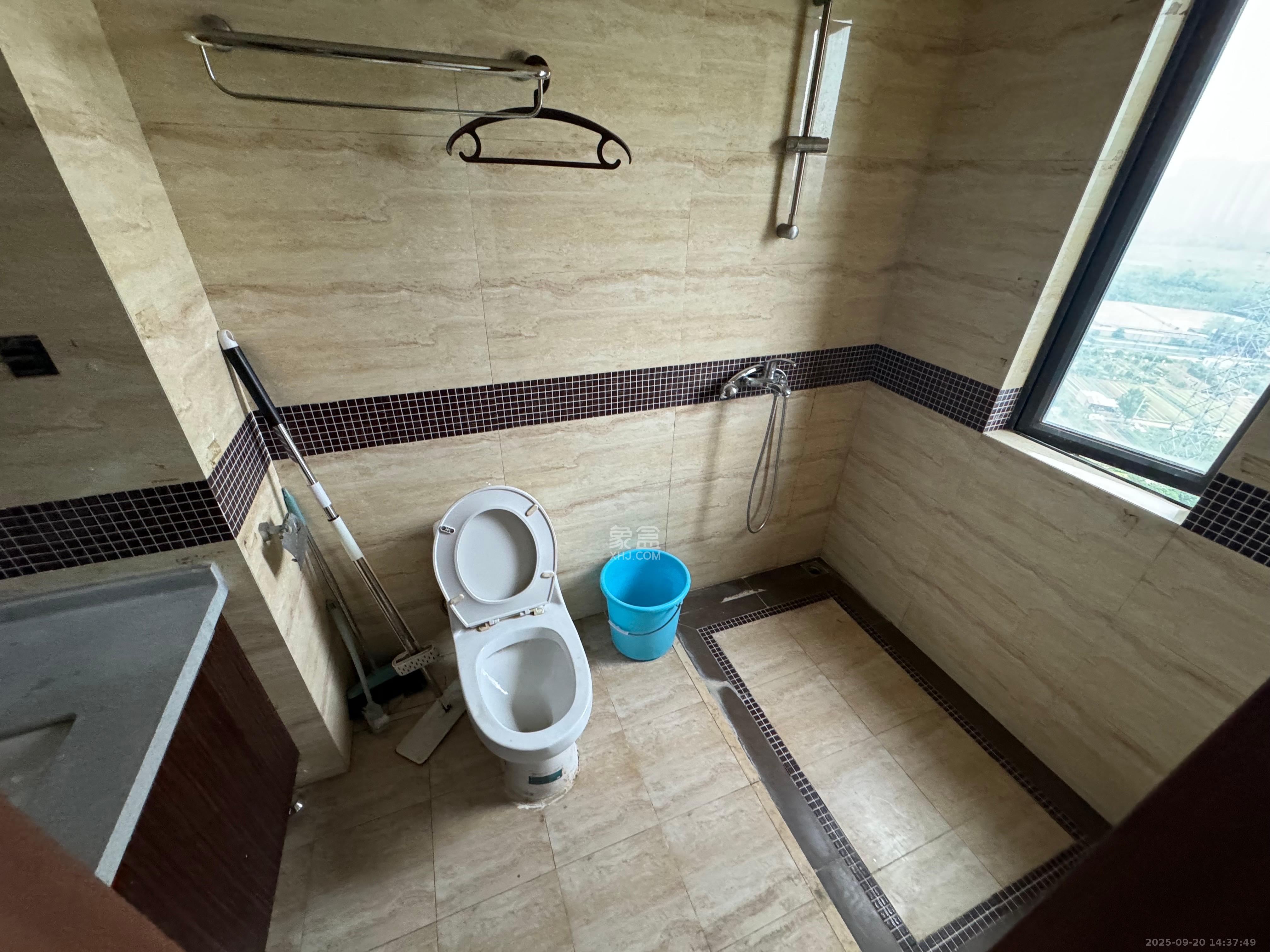 万科城 3室2厅1卫 2500.0元/月 万科城 3室2厅1卫 2500.0元/月室内图