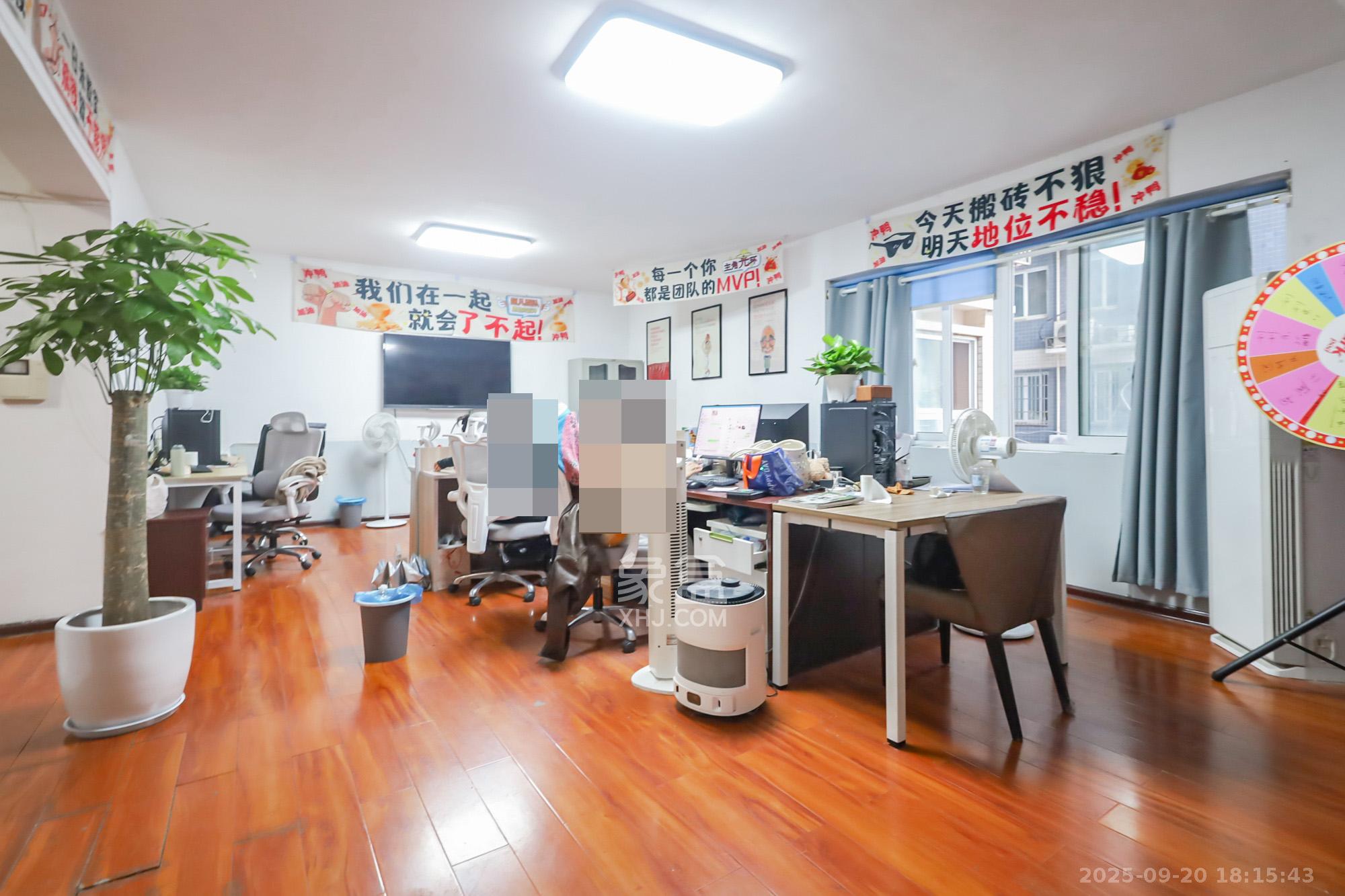 星蓝湾 4室2厅2卫 110.0万 星蓝湾 4室2厅2卫 110.0万客厅