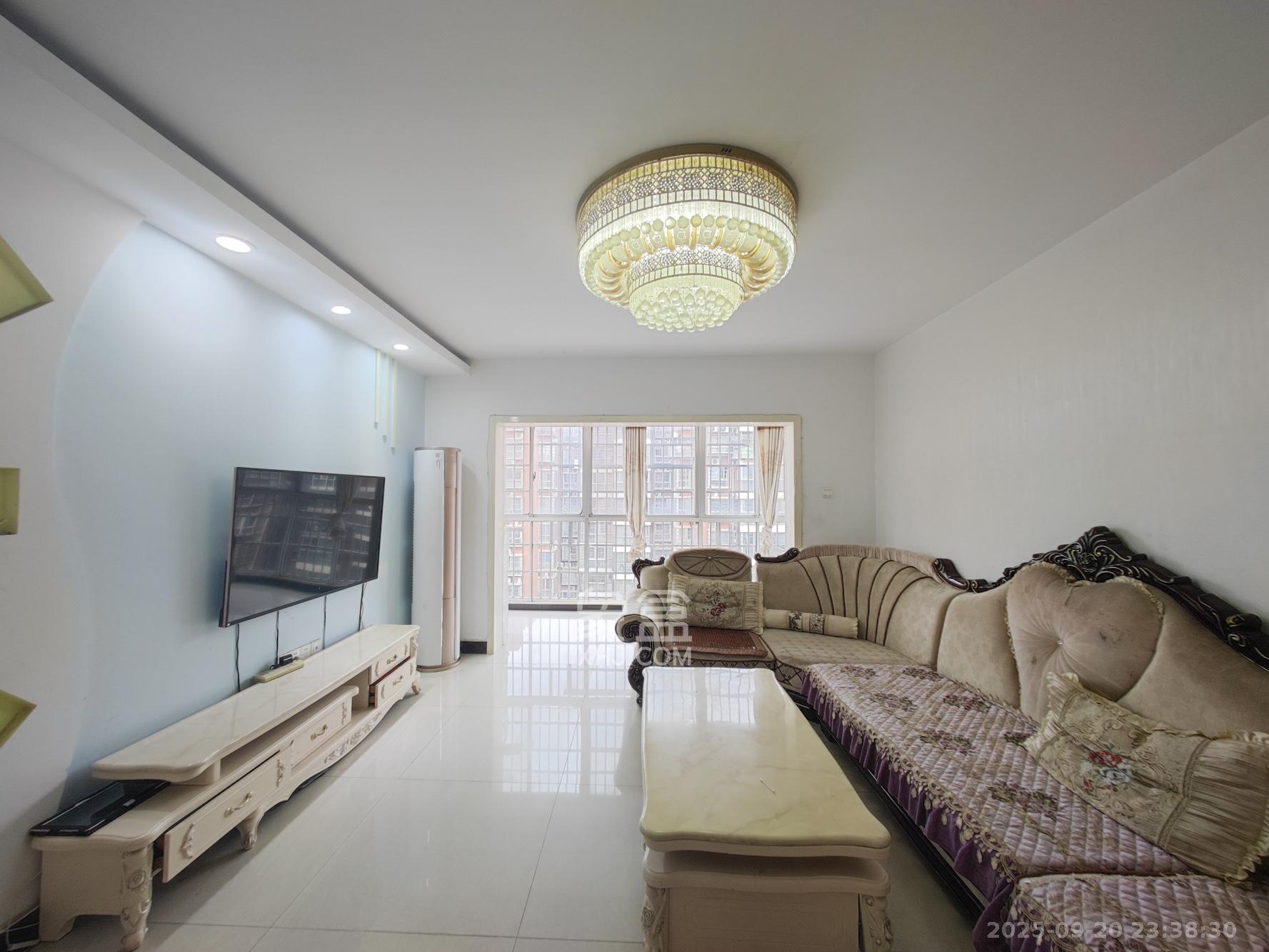 弘欣公寓 3室2厅1卫 79.0万 弘欣公寓 3室2厅1卫 79.0万客厅