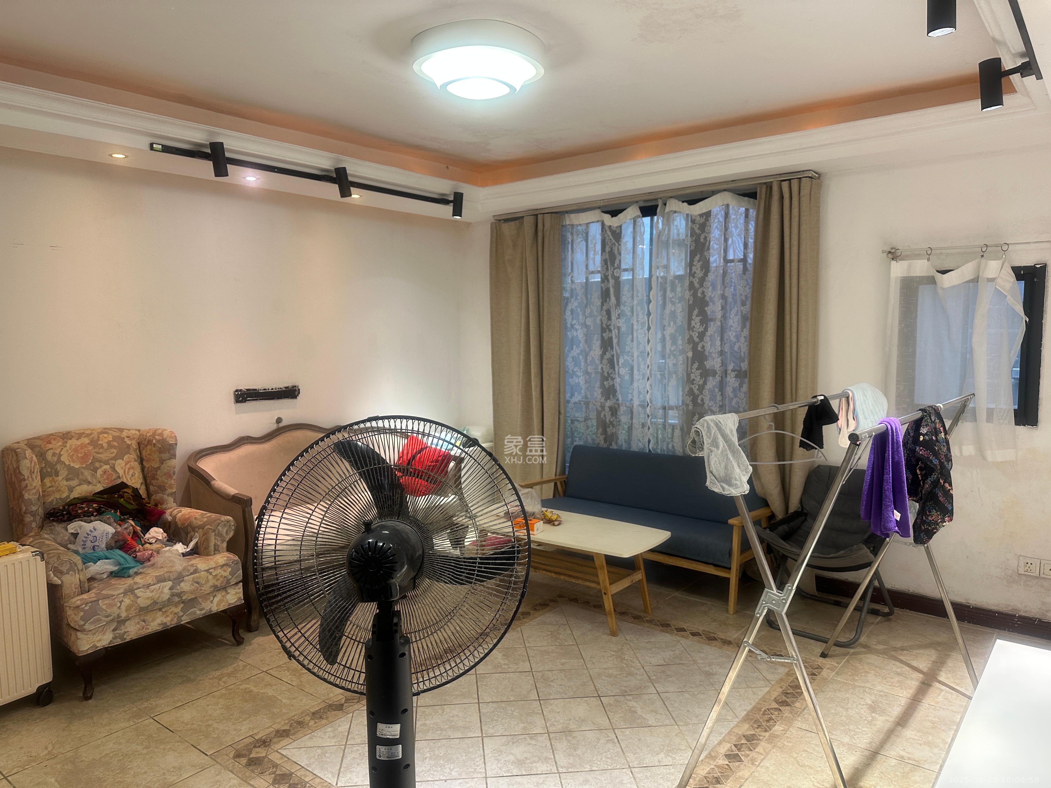 西街花园 4室2厅1卫 3000.0元/月 西街花园 4室2厅1卫 3000.0元/月室内图