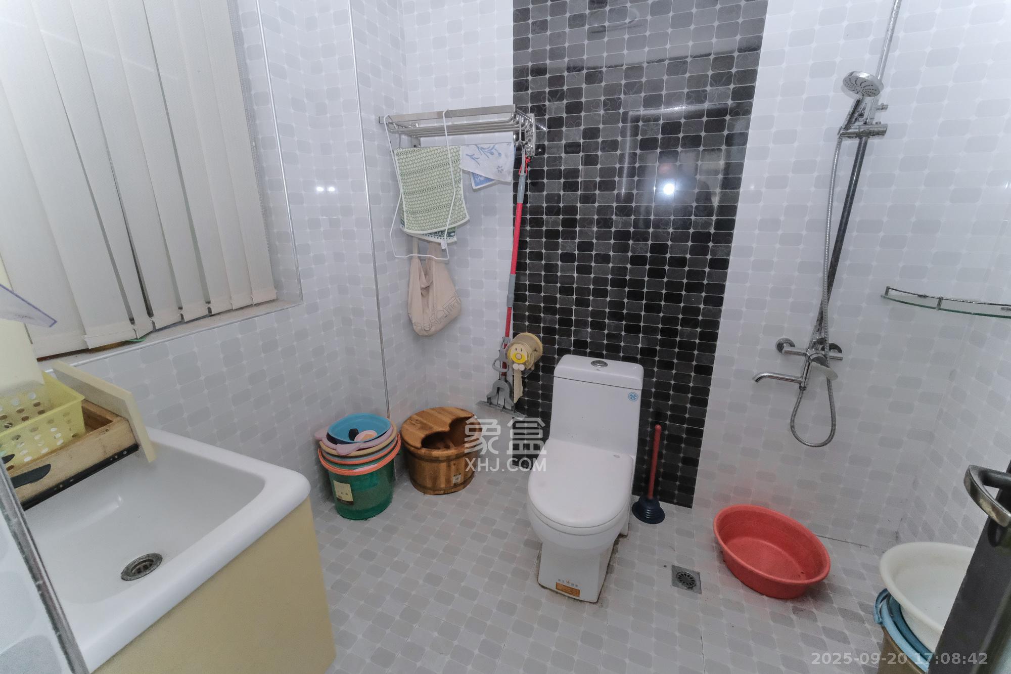 红树湾 3室2厅2卫 79.8万 红树湾 3室2厅2卫 79.8万卫生间