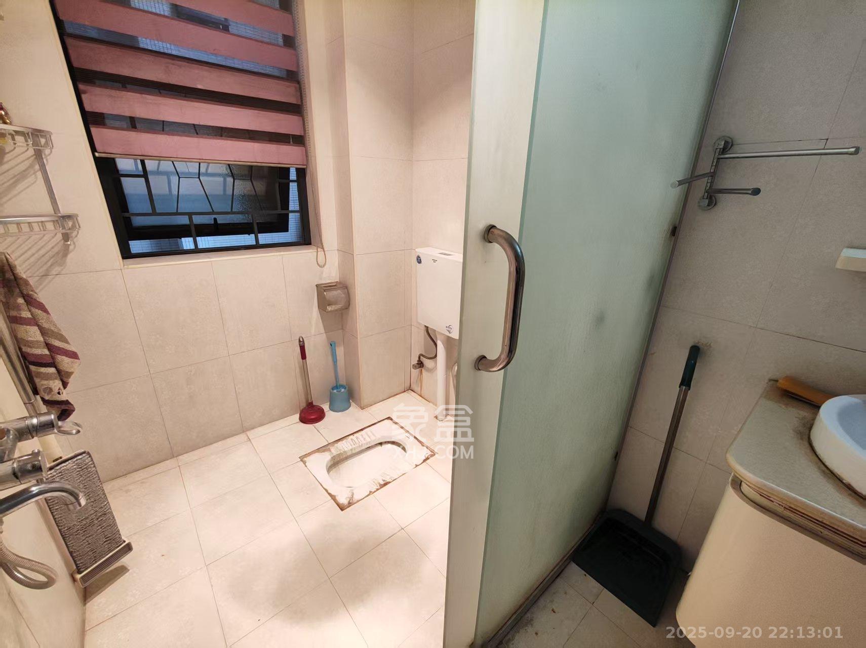 尚东紫郡 3室2厅2卫 2500.0元/月 尚东紫郡 3室2厅2卫 2500.0元/月室内图