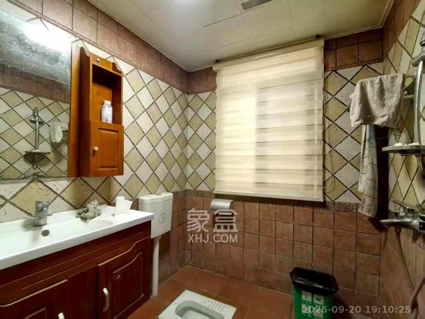 山水英伦 6室2厅3卫 5500.0元/月 山水英伦 6室2厅3卫 5500.0元/月室内图