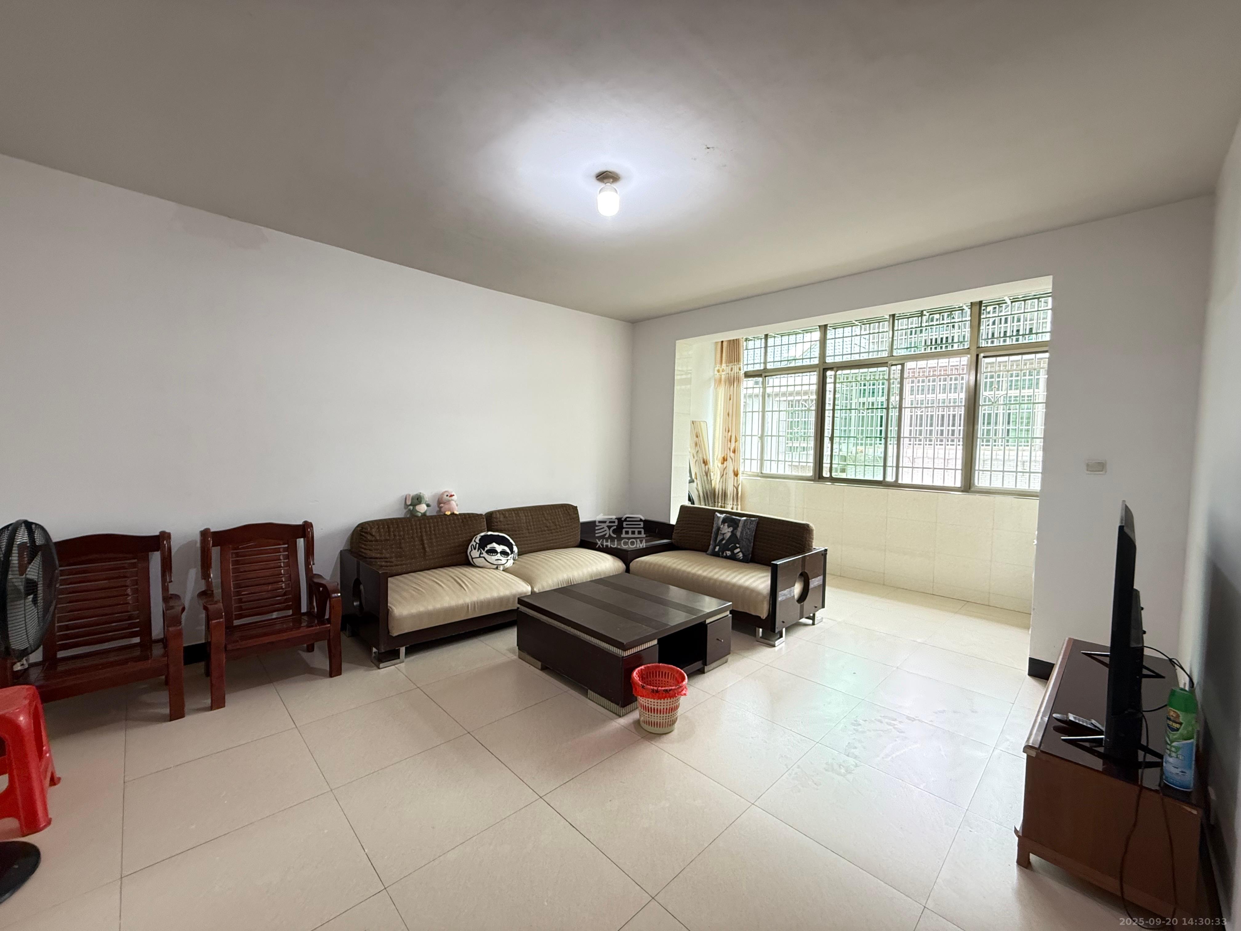 金桂小区一期 2室2厅1卫 1400.0元/月 金桂小区一期 2室2厅1卫 1400.0元/月室内图