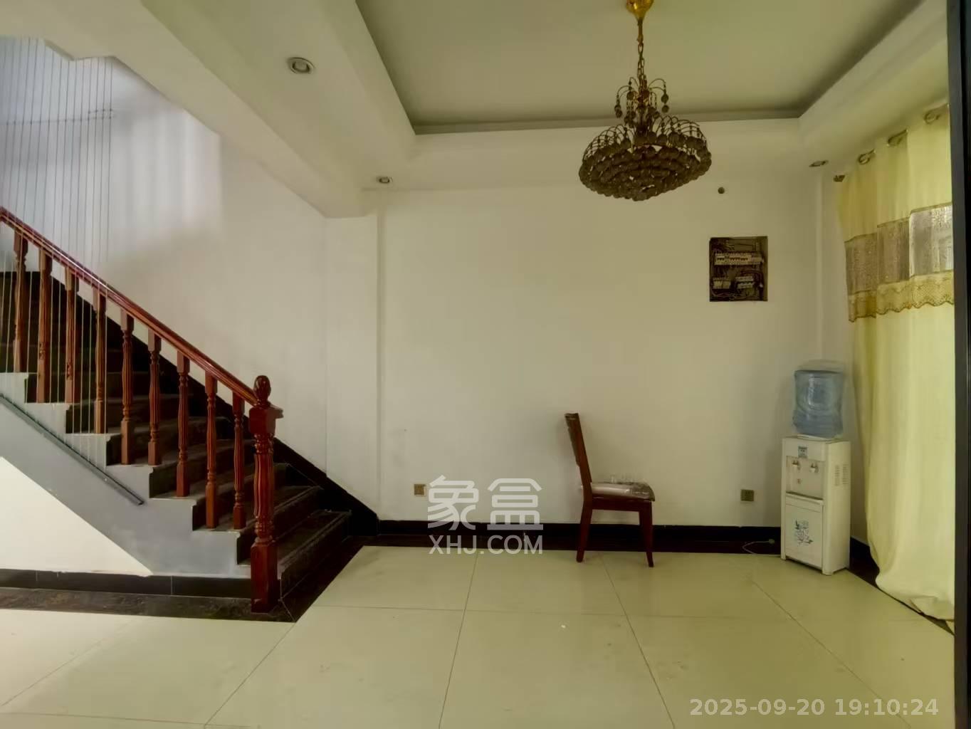 山水英伦 6室2厅3卫 5500.0元/月 山水英伦 6室2厅3卫 5500.0元/月室内图