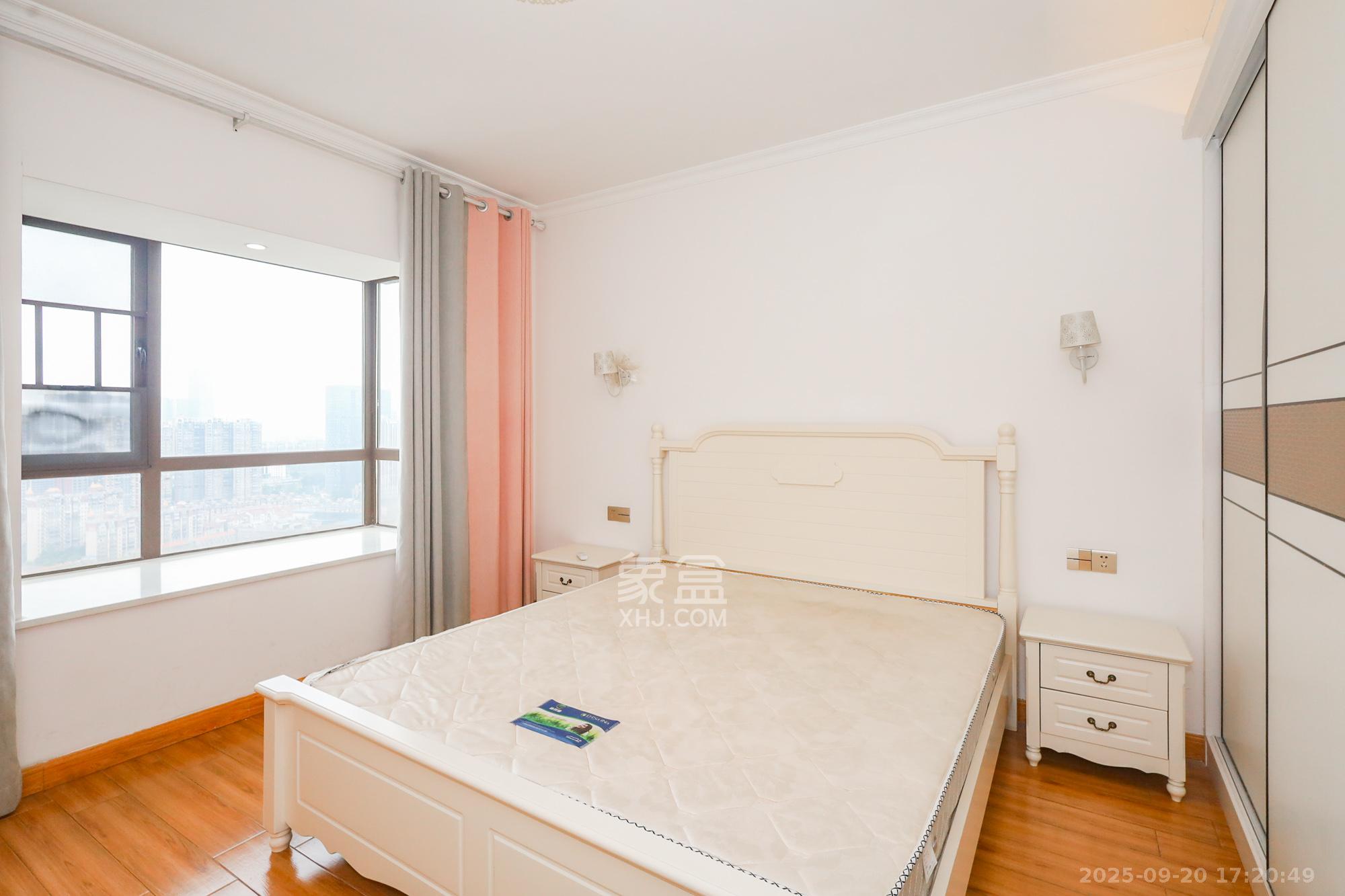 芙蓉别墅山庄（嘉湘华庭）  3室2厅2卫    150.0万卧室