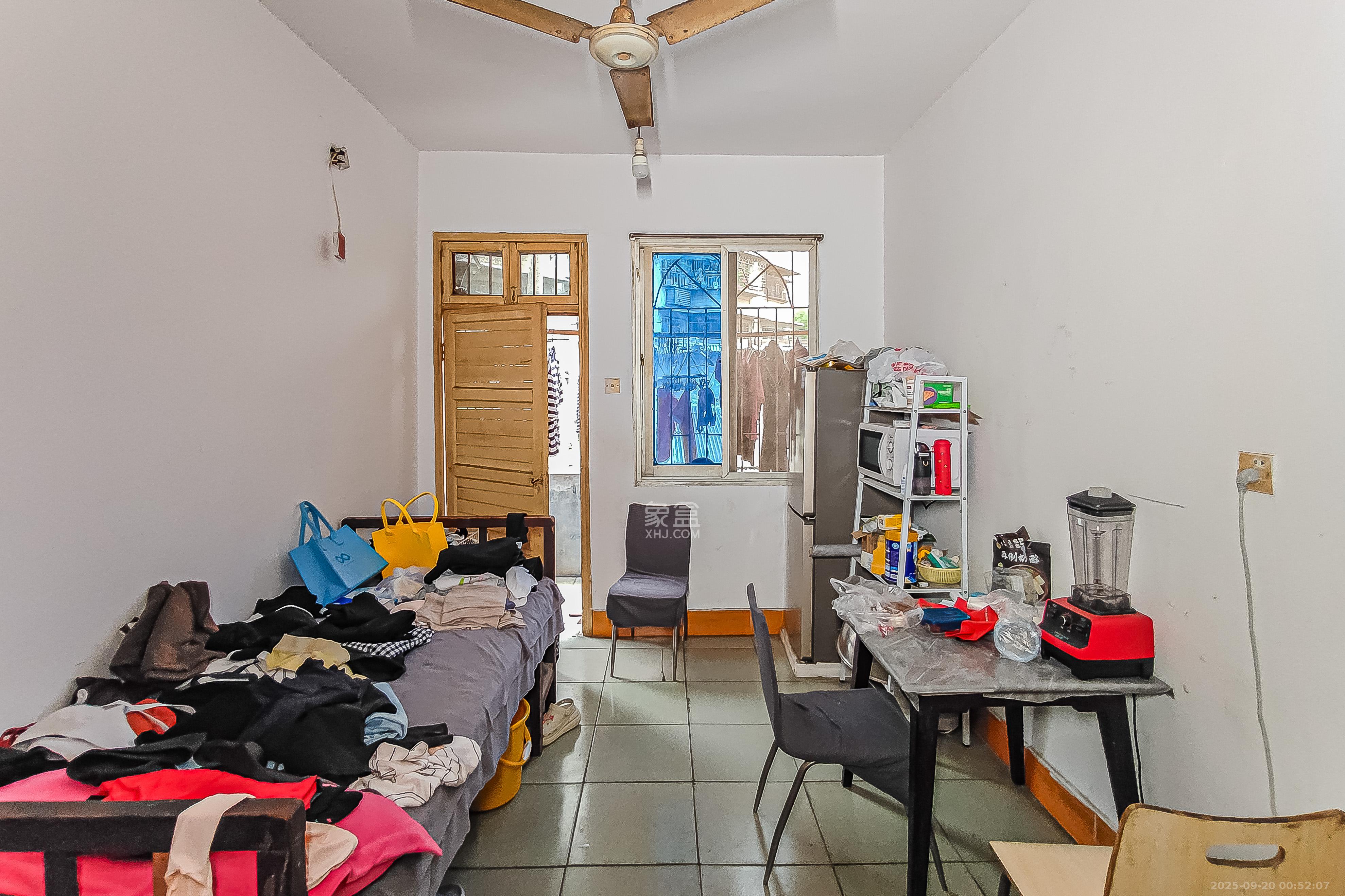 南沙井散盘  4室2厅2卫    120.8万客厅