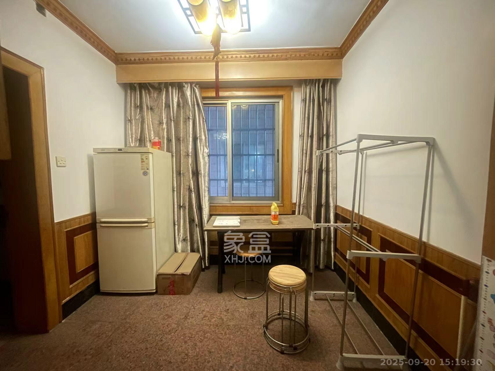 长沙市烟草专卖局单位宿舍 3室2厅2卫 2200.0元/月 长沙市烟草专卖局单位宿舍 3室2厅2卫 2200.0元/月室内图