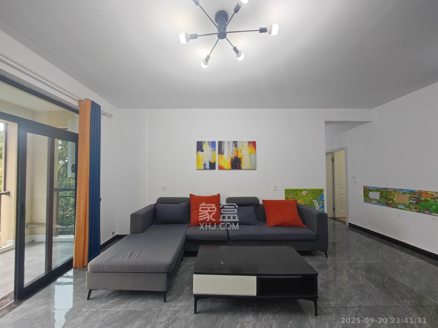 五矿万境园 4室2厅1卫 160.0万 五矿万境园 4室2厅1卫 160.0万客厅