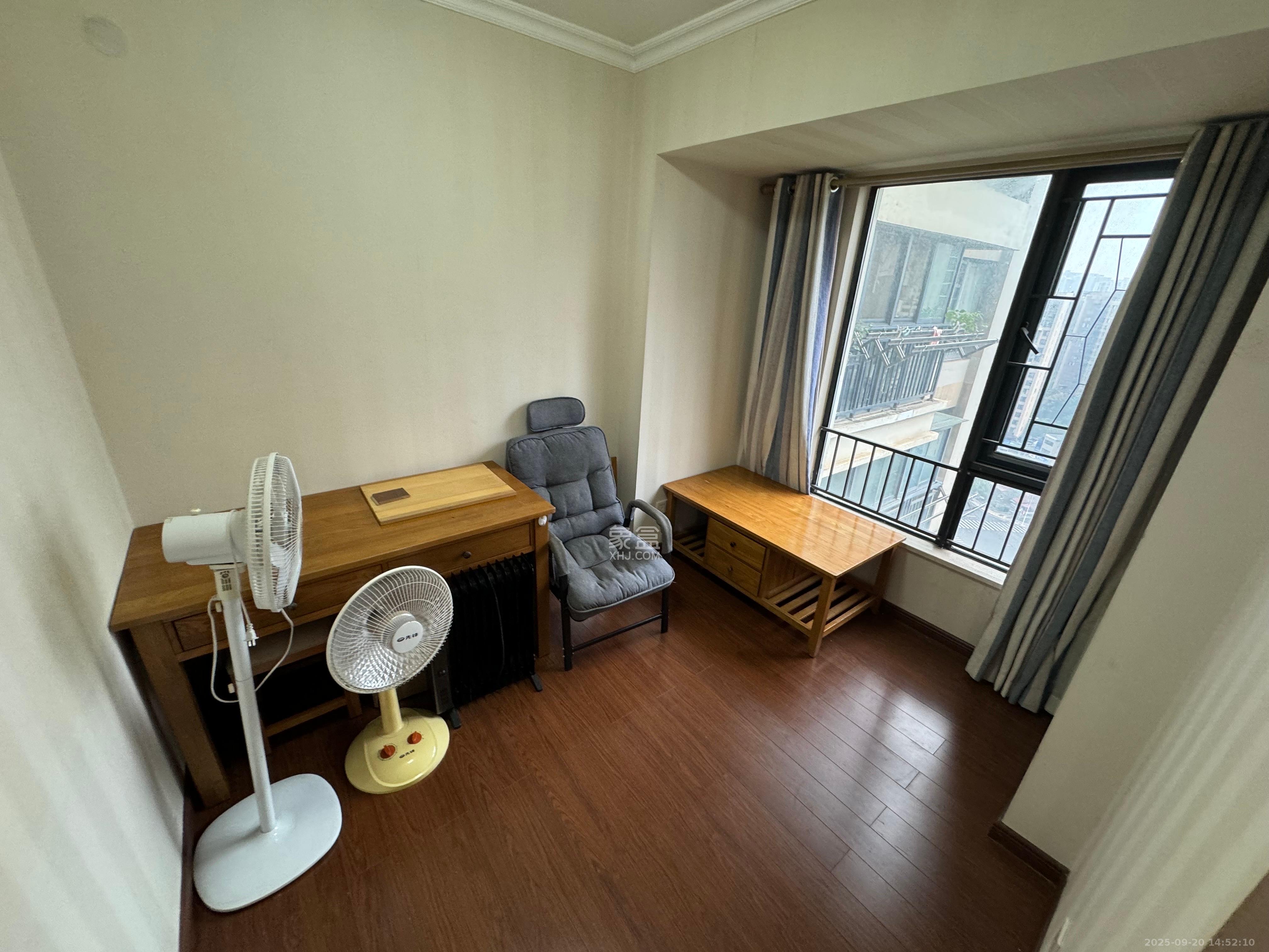 万科城 3室2厅1卫 2600.0元/月 万科城 3室2厅1卫 2600.0元/月室内图