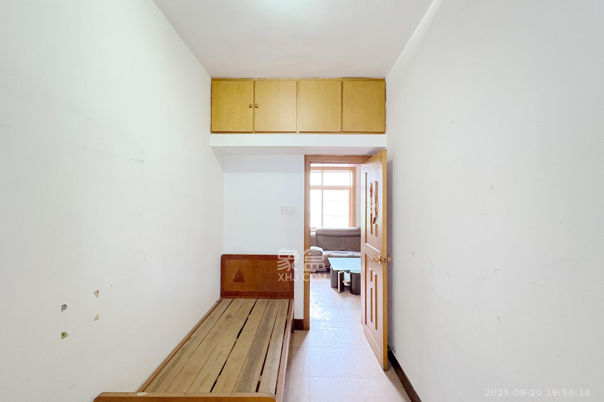 监狱管理局  3室2厅1卫    89.0万卧室