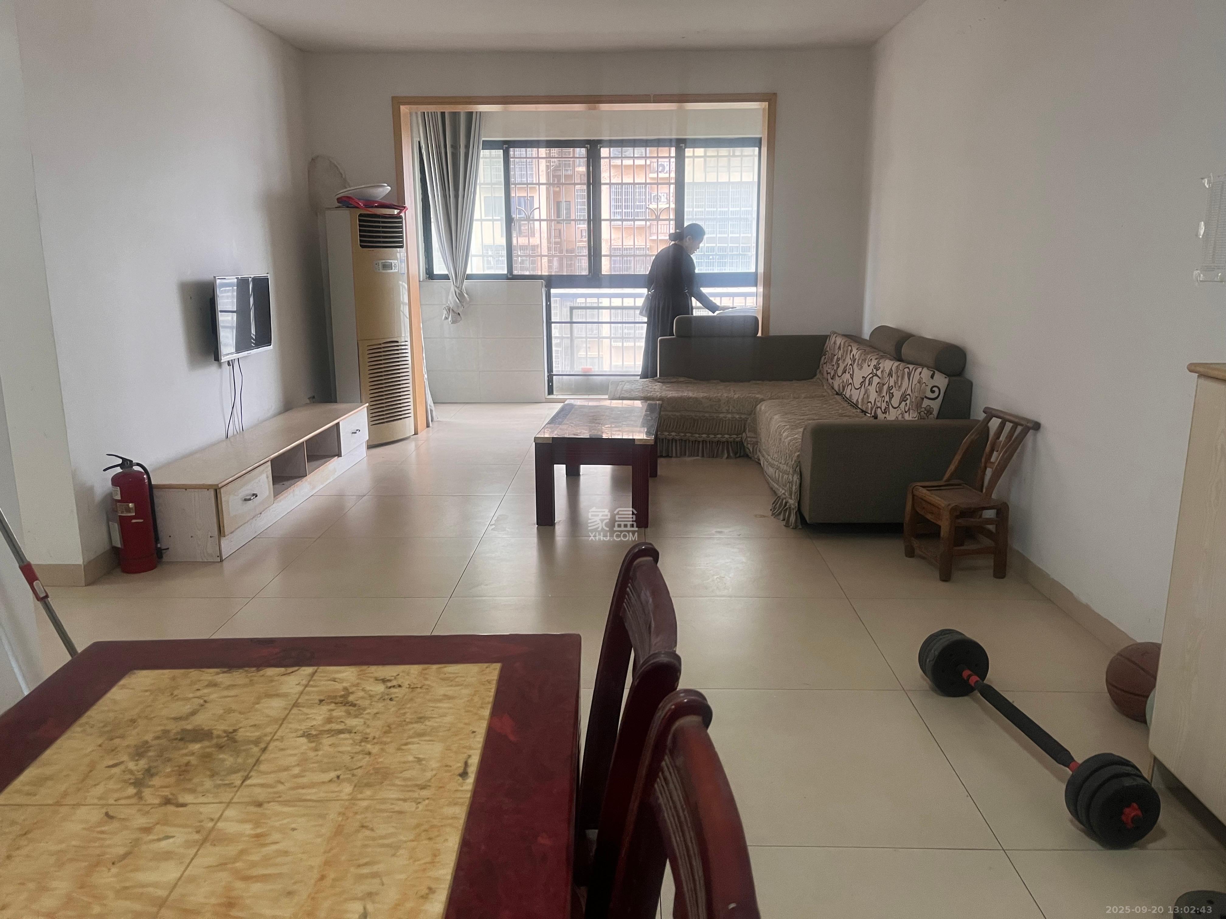 岳鞍阁小区 3室2厅2卫 2300.0元/月 岳鞍阁小区 3室2厅2卫 2300.0元/月室内图