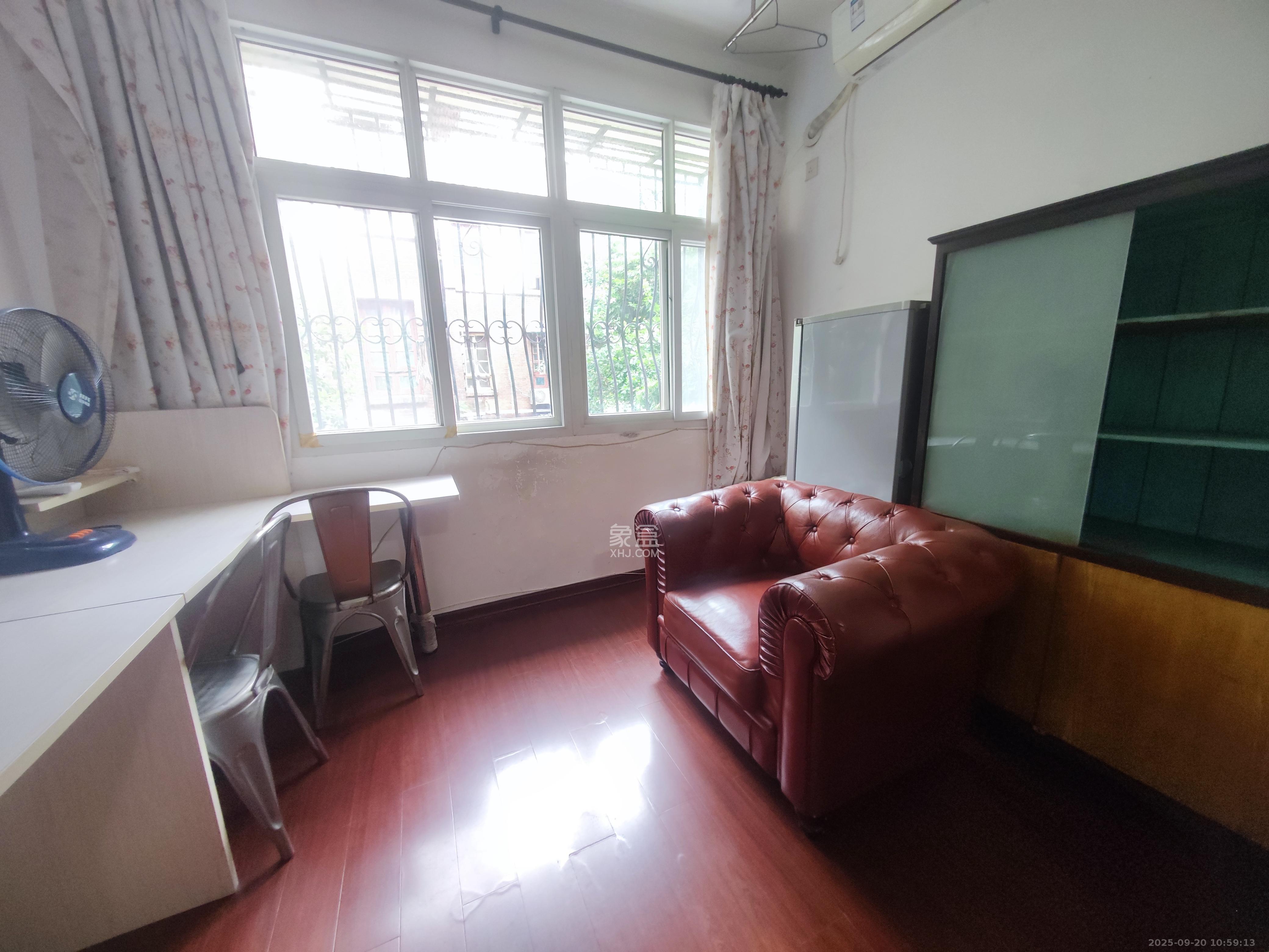 省建苑小区  2室1厅1卫    2000.0元/月室内图