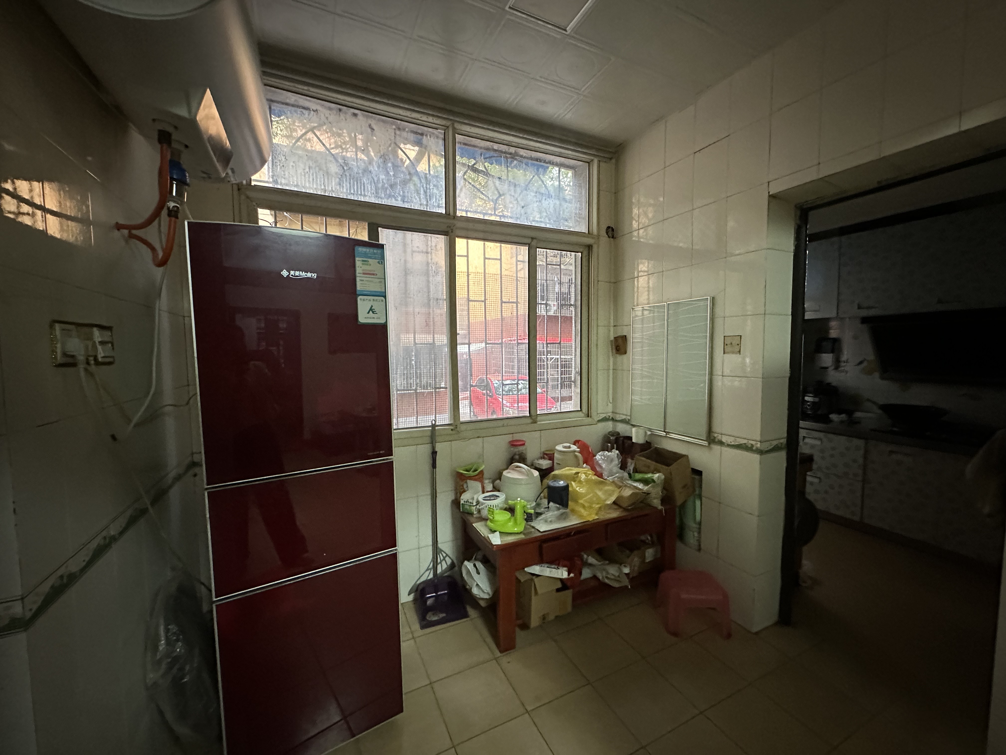 娄底市供销大院家属楼 4室2厅2卫 65.0万 娄底市供销大院家属楼 4室2厅2卫 65.0万客厅