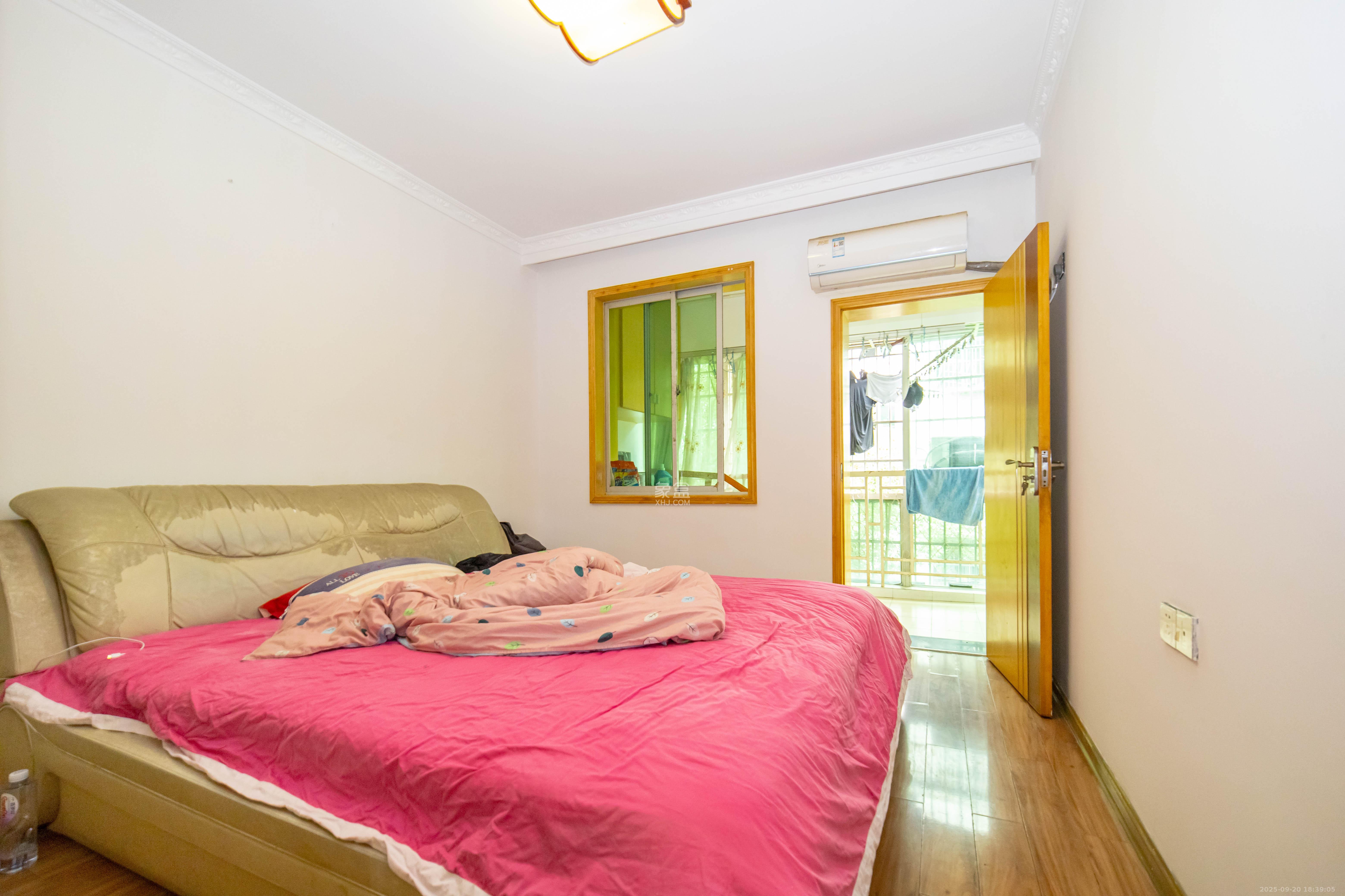 中南汽车世界  2室2厅1卫    29.8万卧室