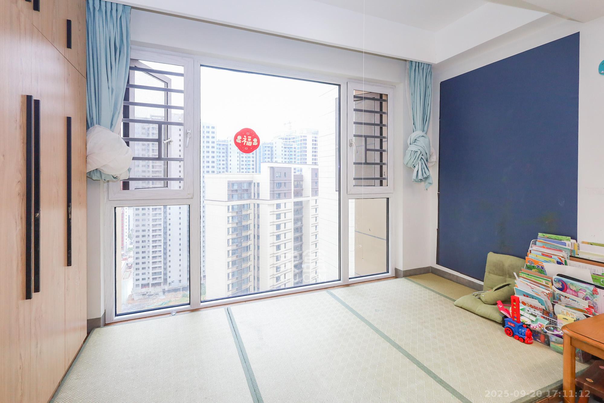 光明E城  4室2厅2卫    125.0万卧室