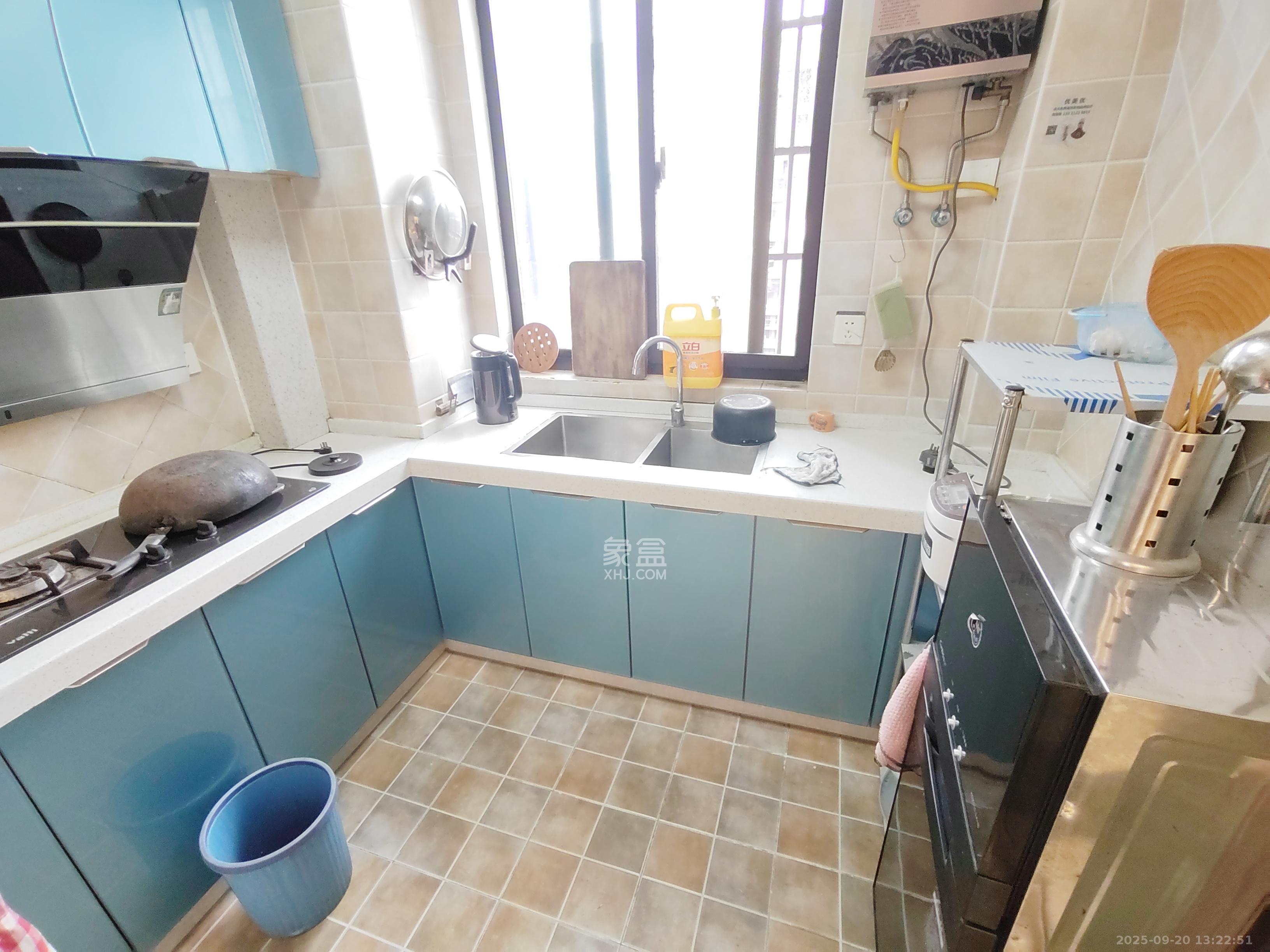 新城国际花都  3室2厅1卫    1700.0元/月室内图