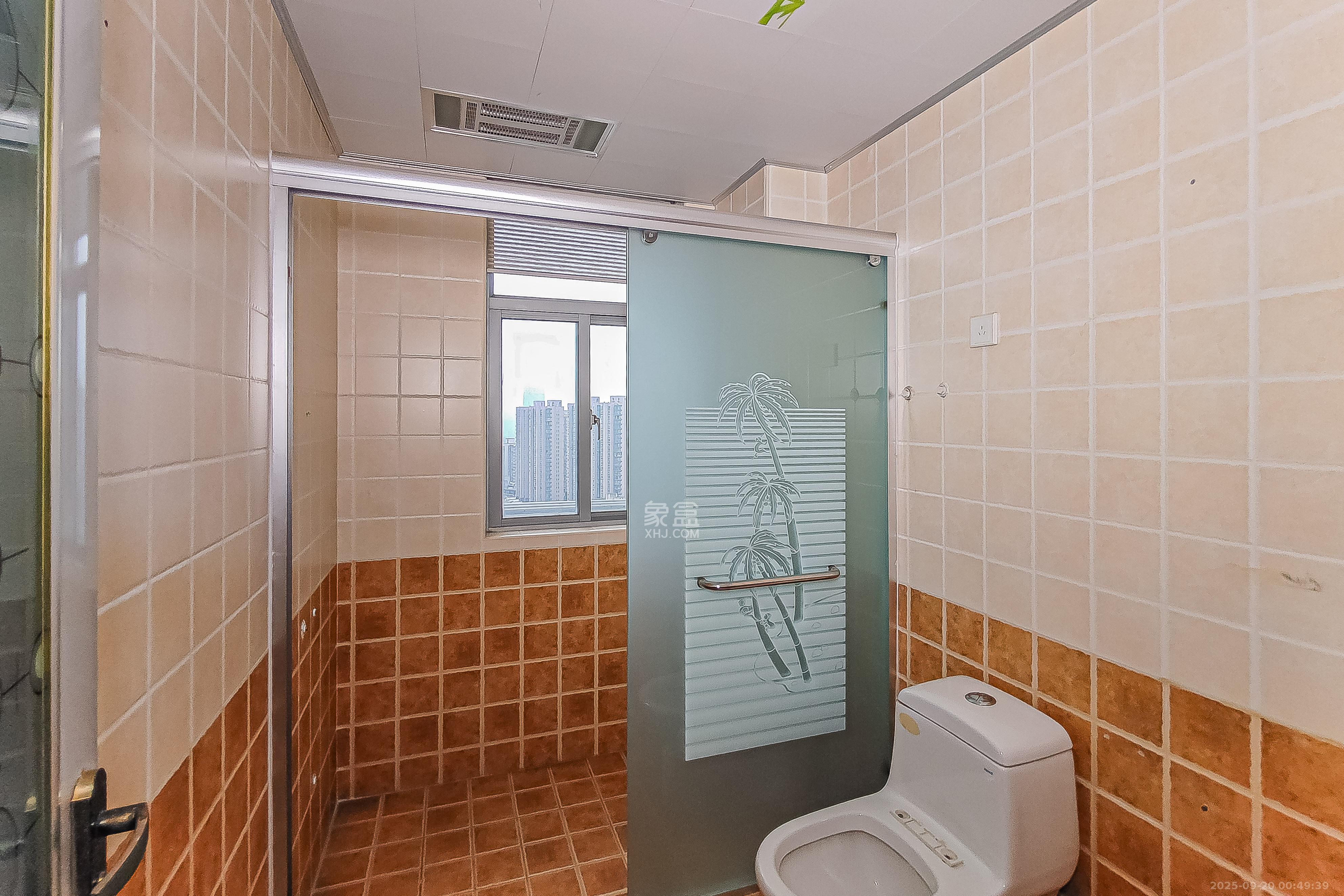 友阿光大大厦 3室2厅2卫 122.0万 友阿光大大厦 3室2厅2卫 122.0万卫生间