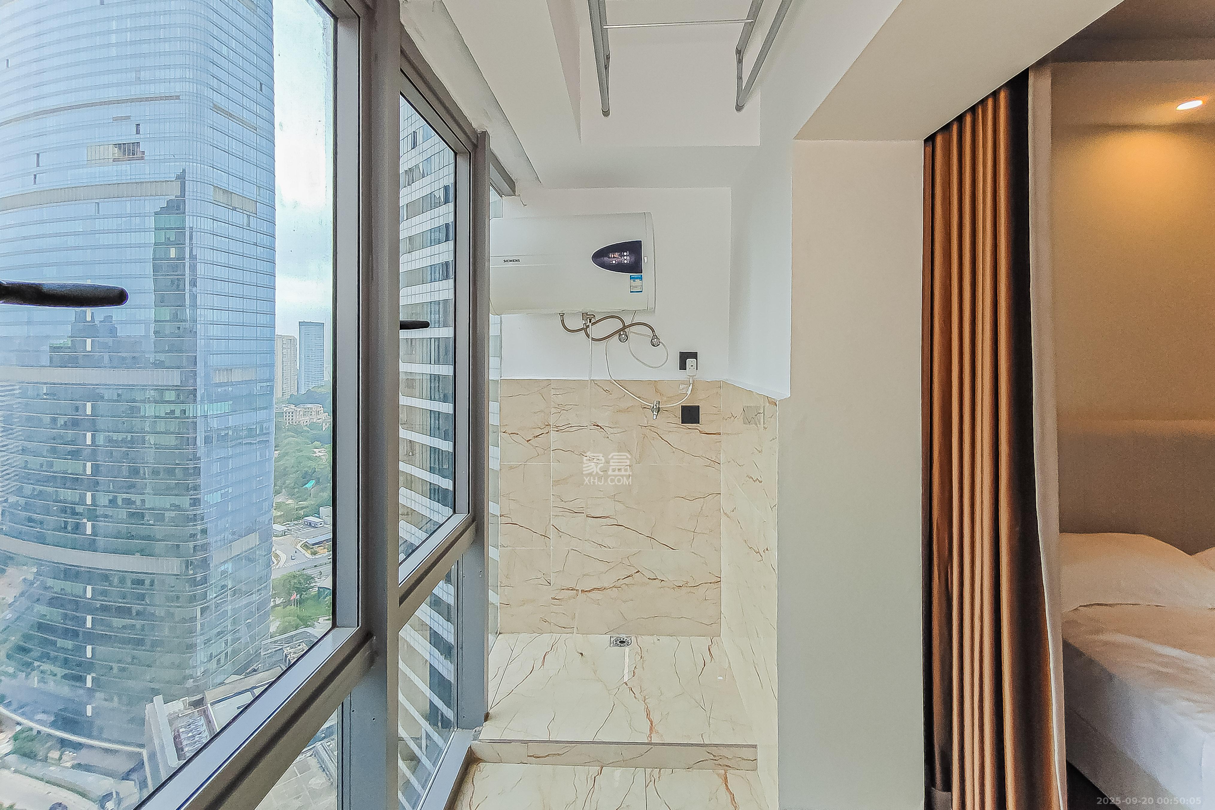 保利国际广场  1室1厅1卫    35.6万阳台