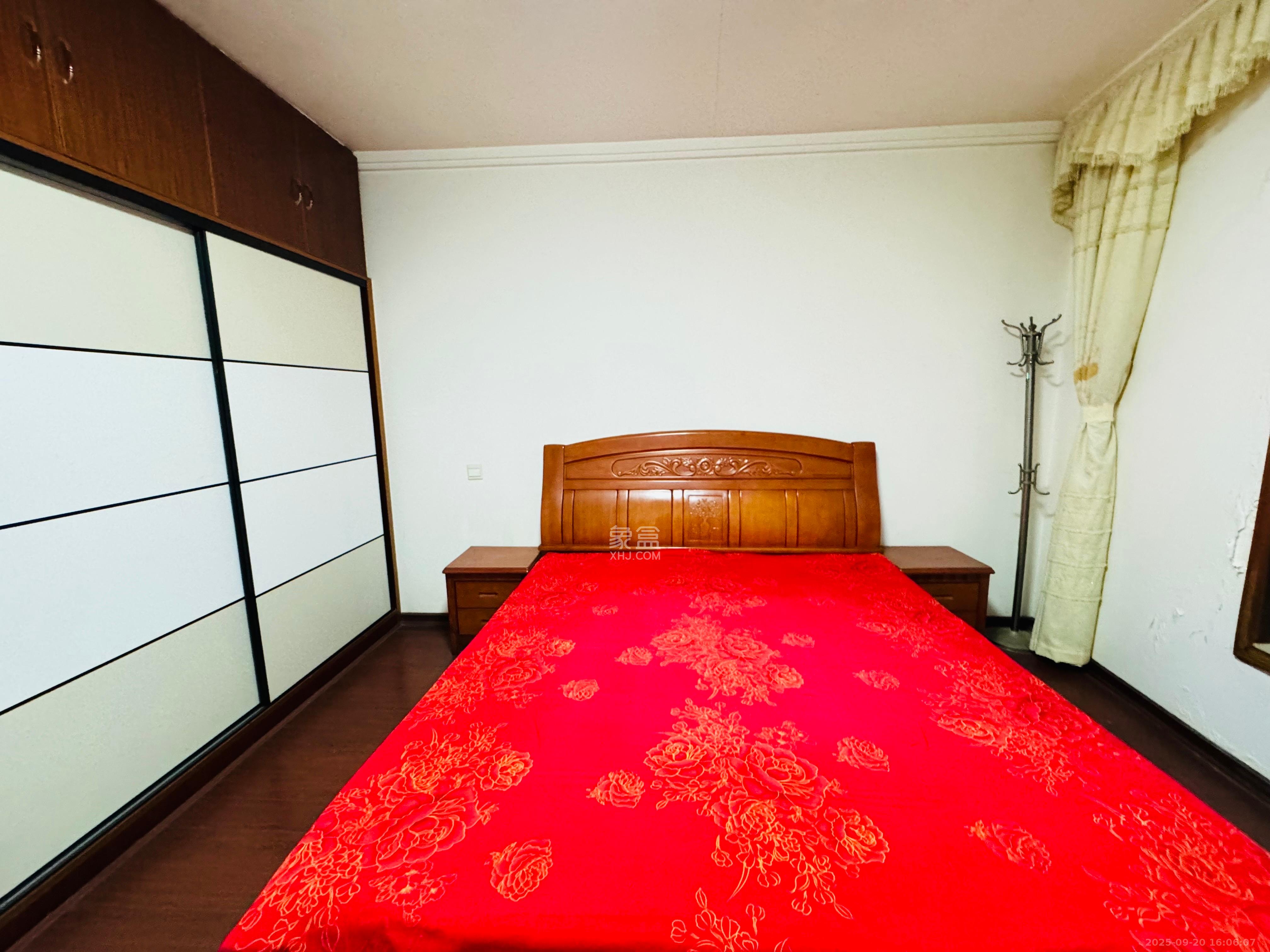 槽坊垅小区  3室2厅1卫    2400.0元/月室内图