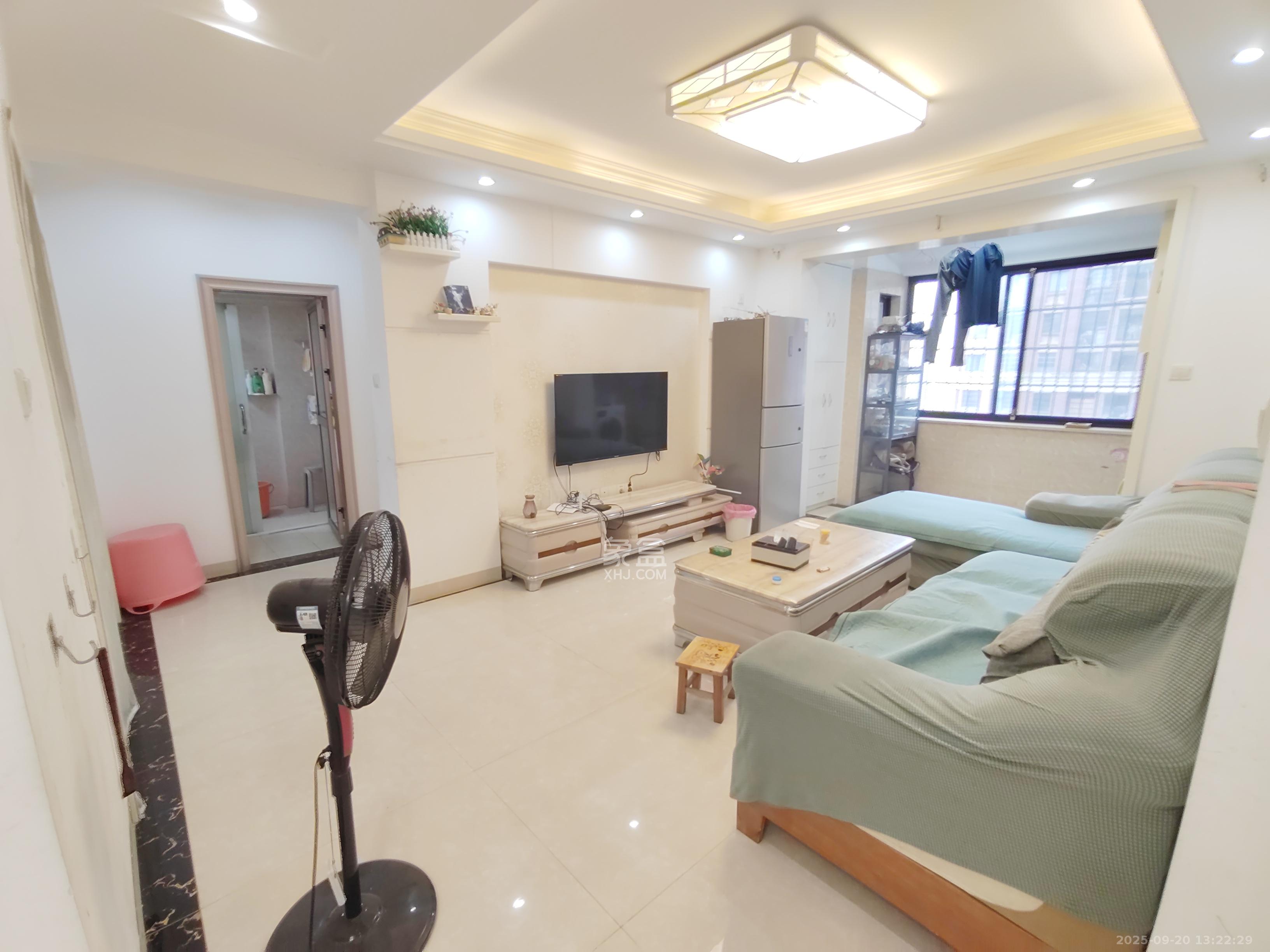 新城国际花都  3室2厅1卫    1700.0元/月室内图