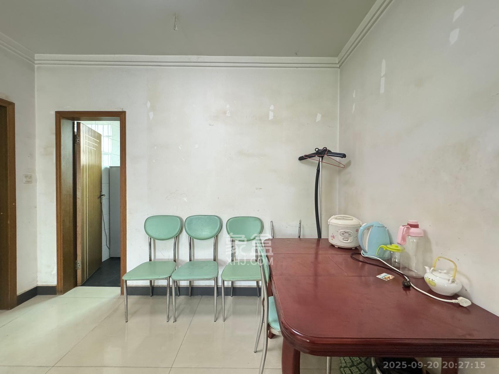 恩瑞麓山名园(龙王港小区) 2室2厅1卫 1550.0元/月 恩瑞麓山名园(龙王港小区) 2室2厅1卫 1550.0元/月室内图