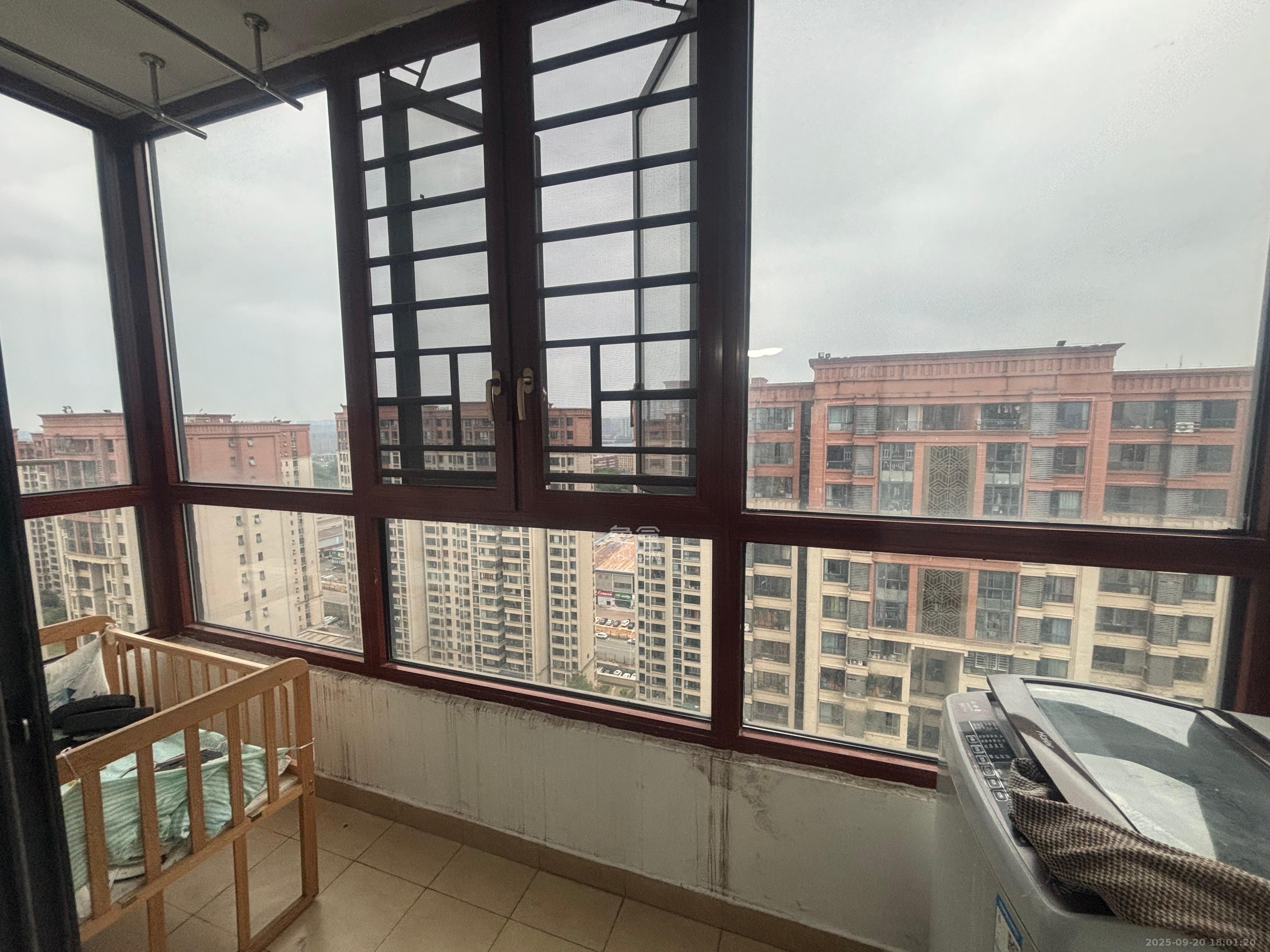 五矿万境蓝山  3室2厅1卫    2300.0元/月室内图