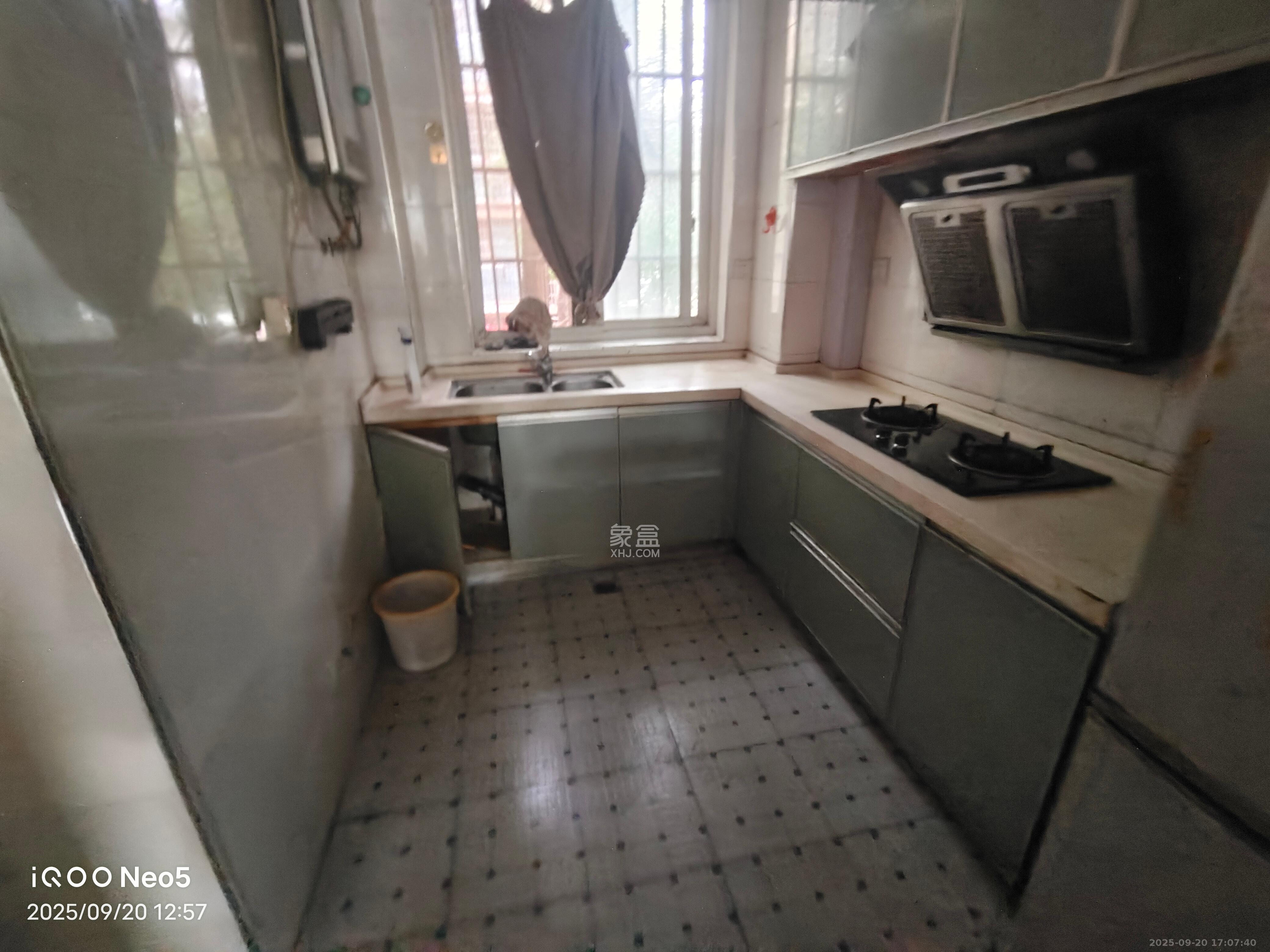 鄱阳小区 1室2厅1卫 1500.0元/月 鄱阳小区 1室2厅1卫 1500.0元/月室内图