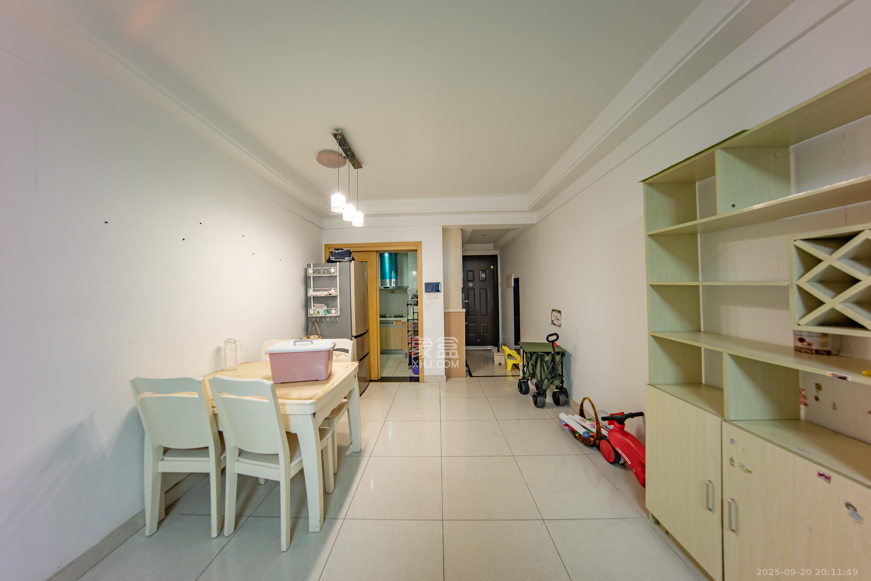 中海国际三期 3室2厅2卫 2200.0元/月 中海国际三期 3室2厅2卫 2200.0元/月室内图