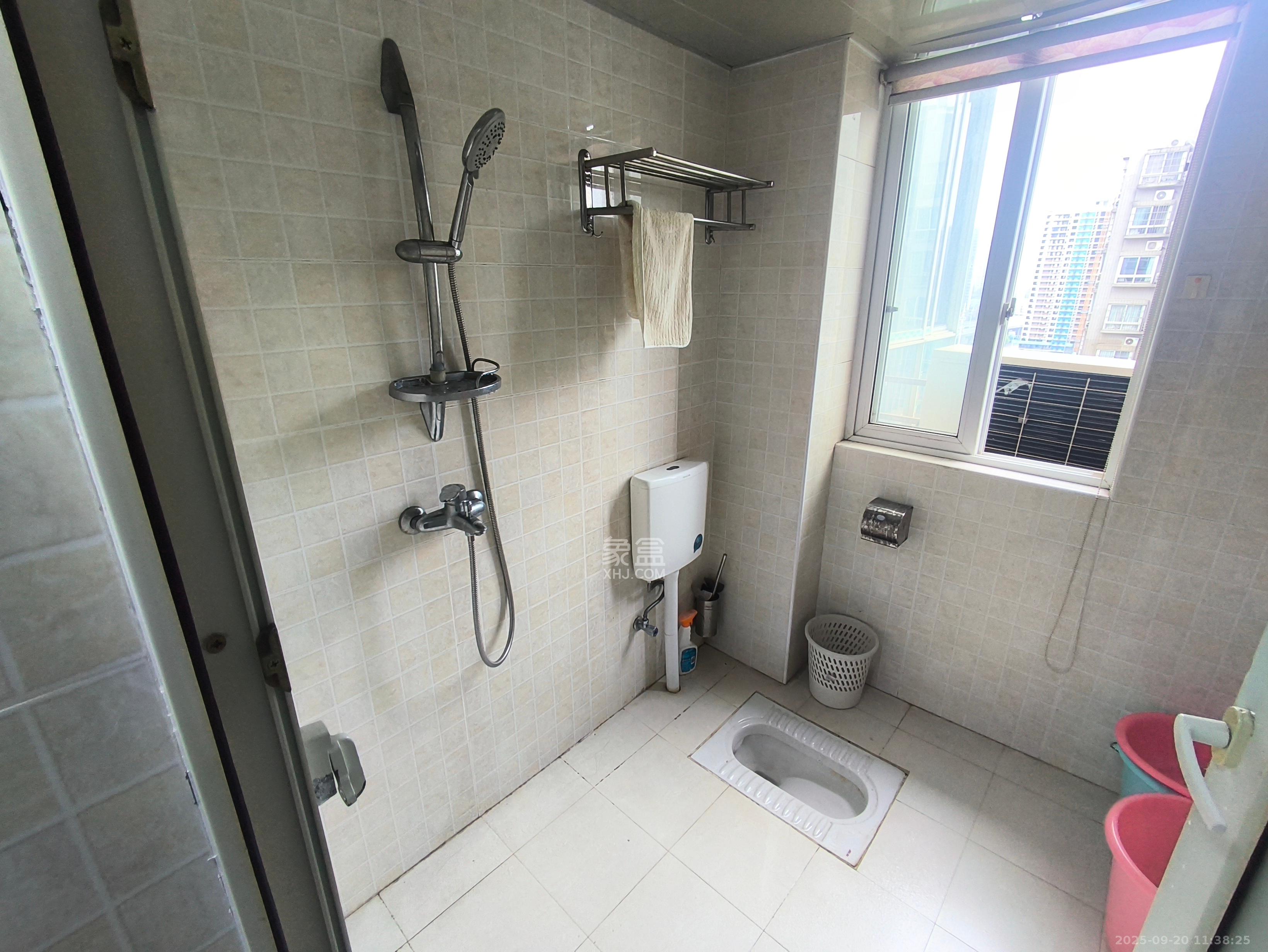 月湖兰庭  3室1厅2卫    2500.0元/月室内图