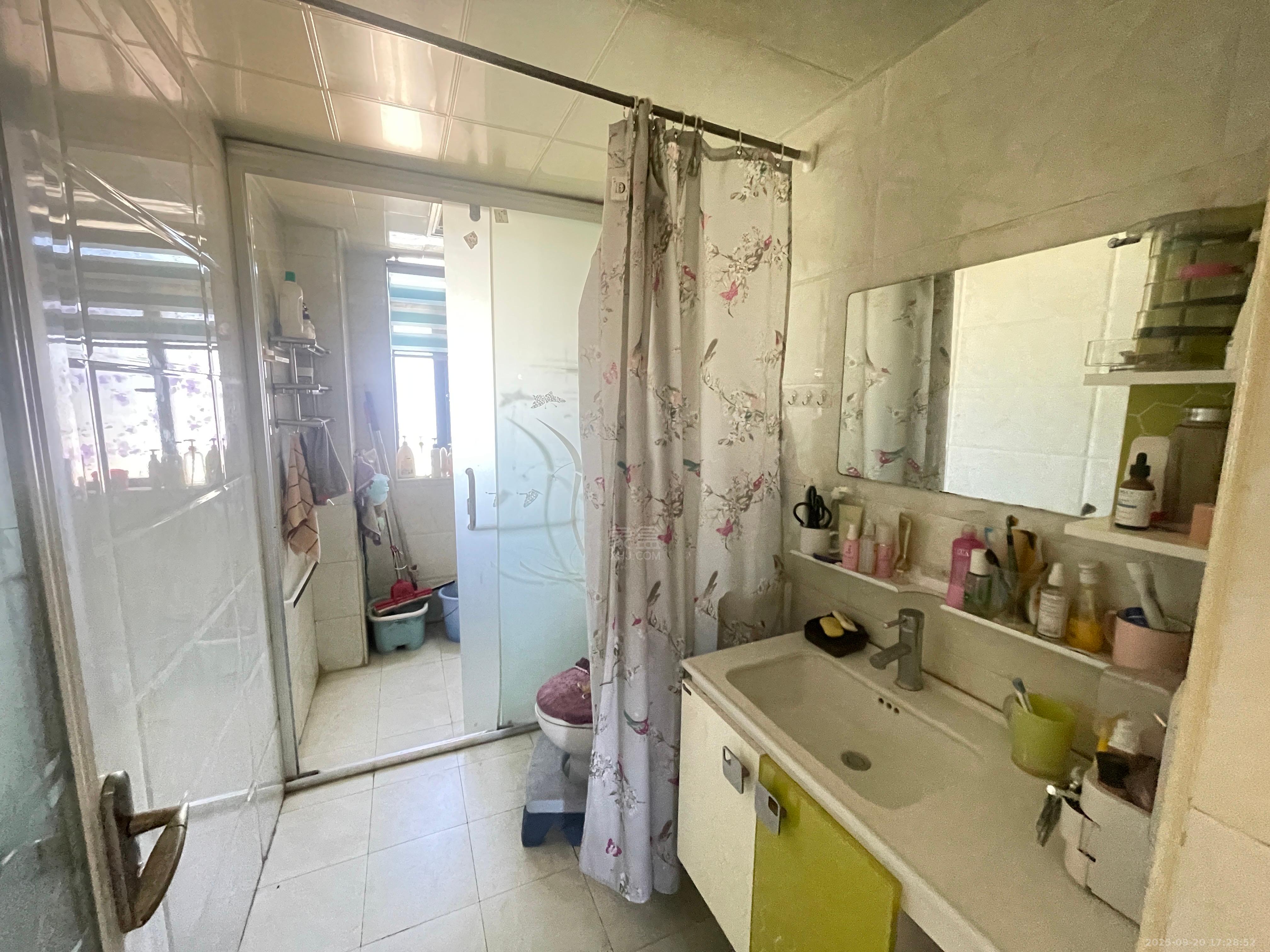 经世龙城  3室2厅2卫    1800.0元/月