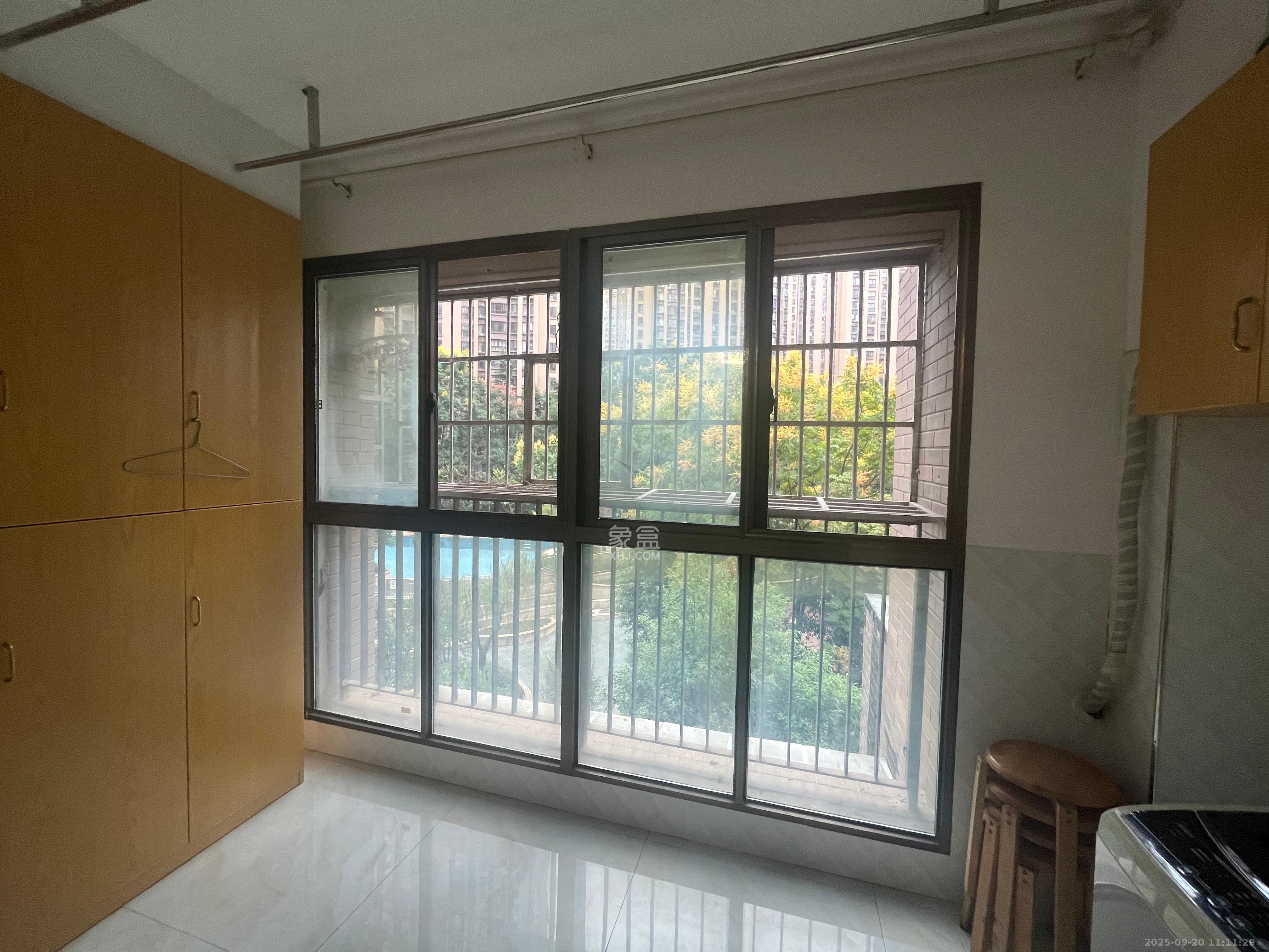 华润凤凰城三期 1室2厅1卫 2000.0元/月 华润凤凰城三期 1室2厅1卫 2000.0元/月室内图