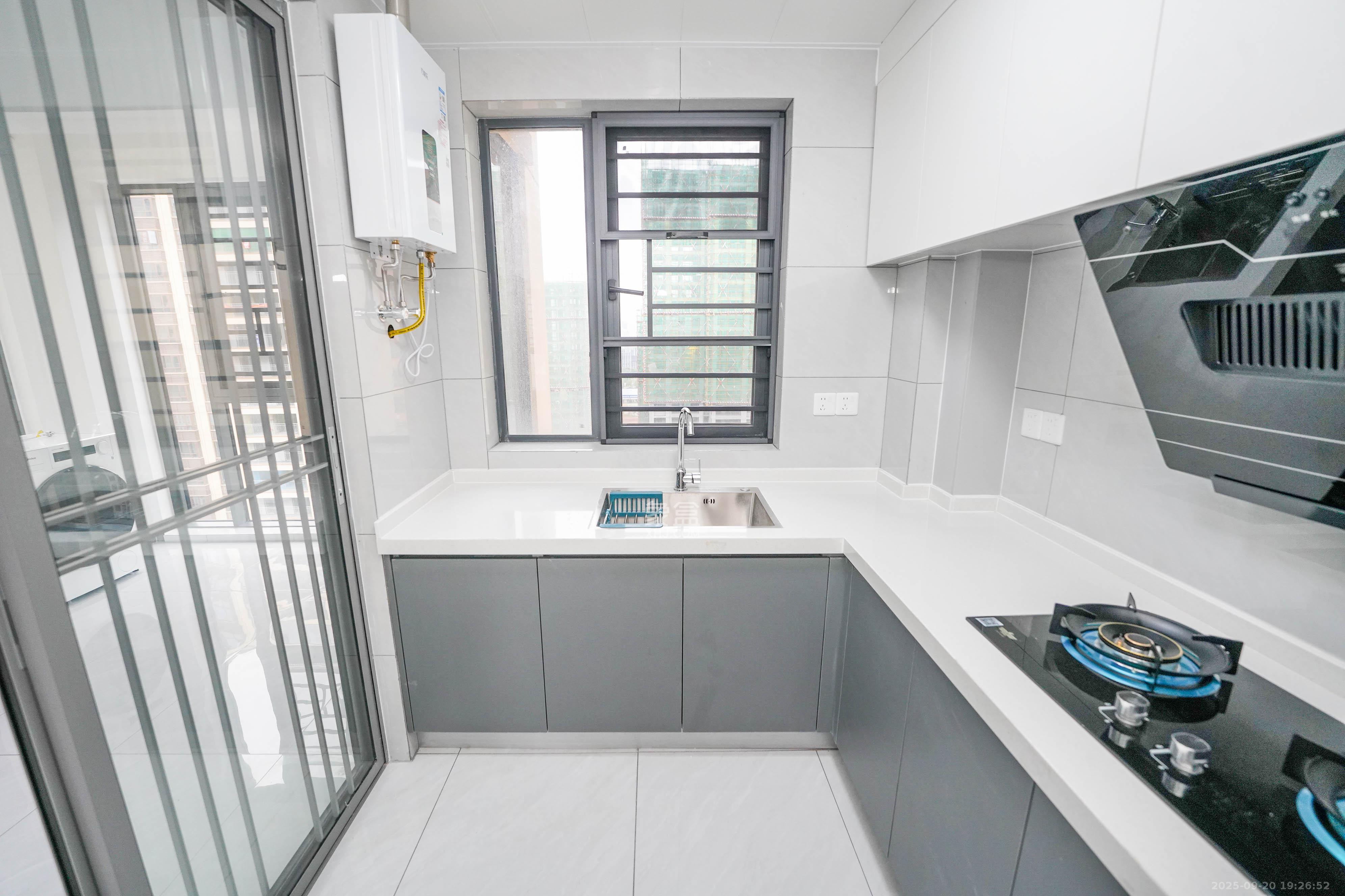 丽发新城 4室2厅2卫 130.0万 丽发新城 4室2厅2卫 130.0万厨房