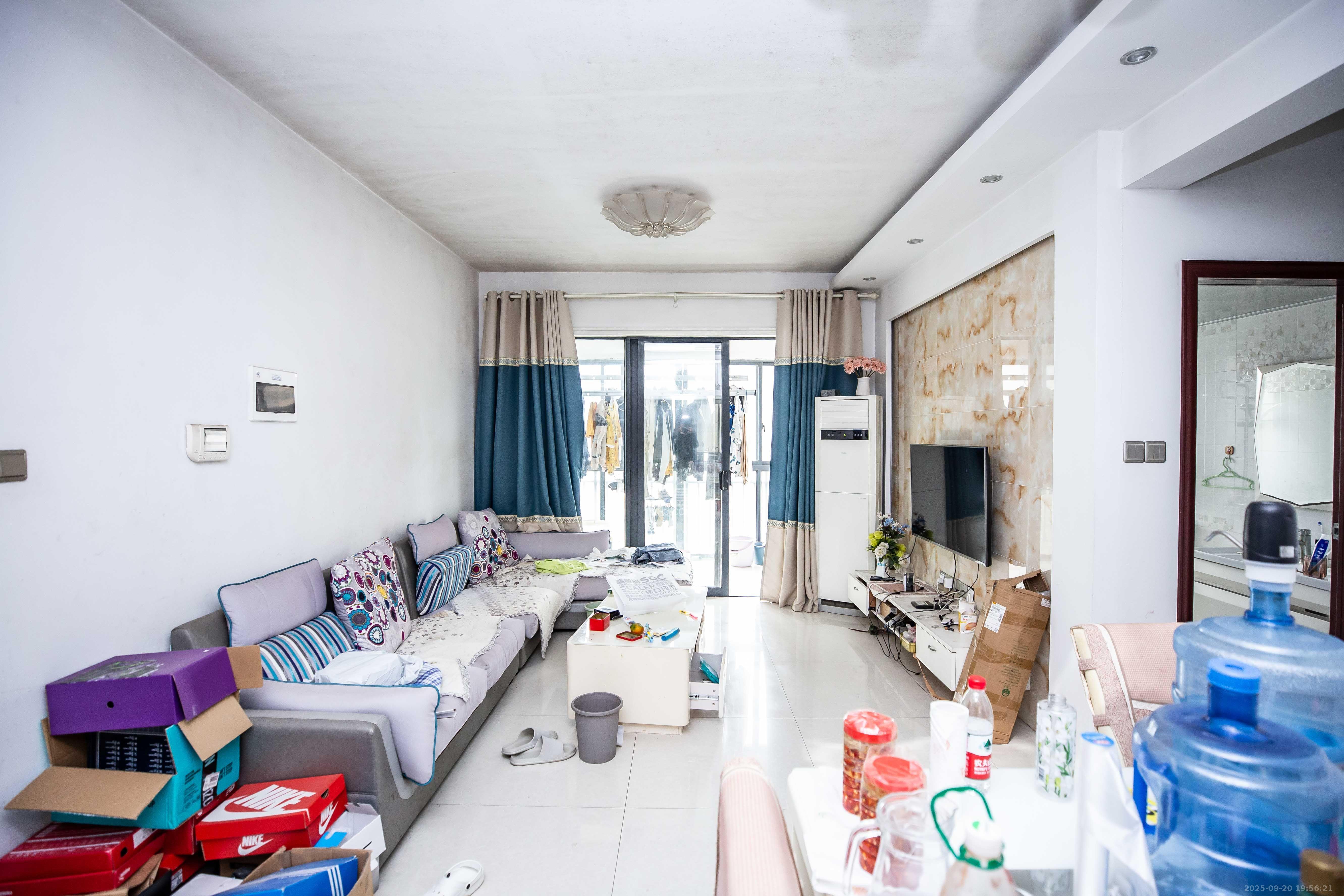 莱茵城 3室2厅1卫 2100.0元/月 莱茵城 3室2厅1卫 2100.0元/月室内图