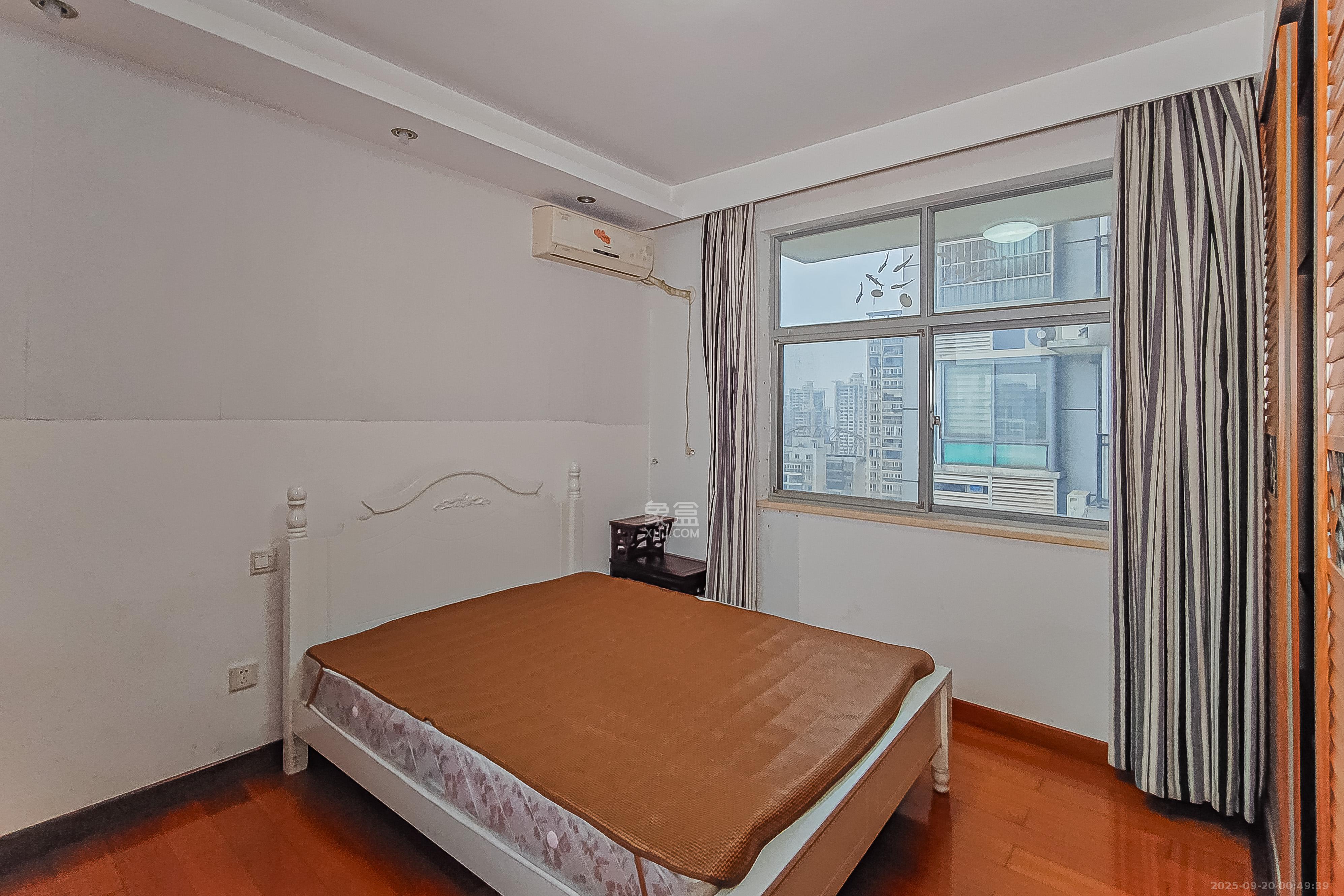 友阿光大大厦 3室2厅2卫 122.0万 友阿光大大厦 3室2厅2卫 122.0万卧室