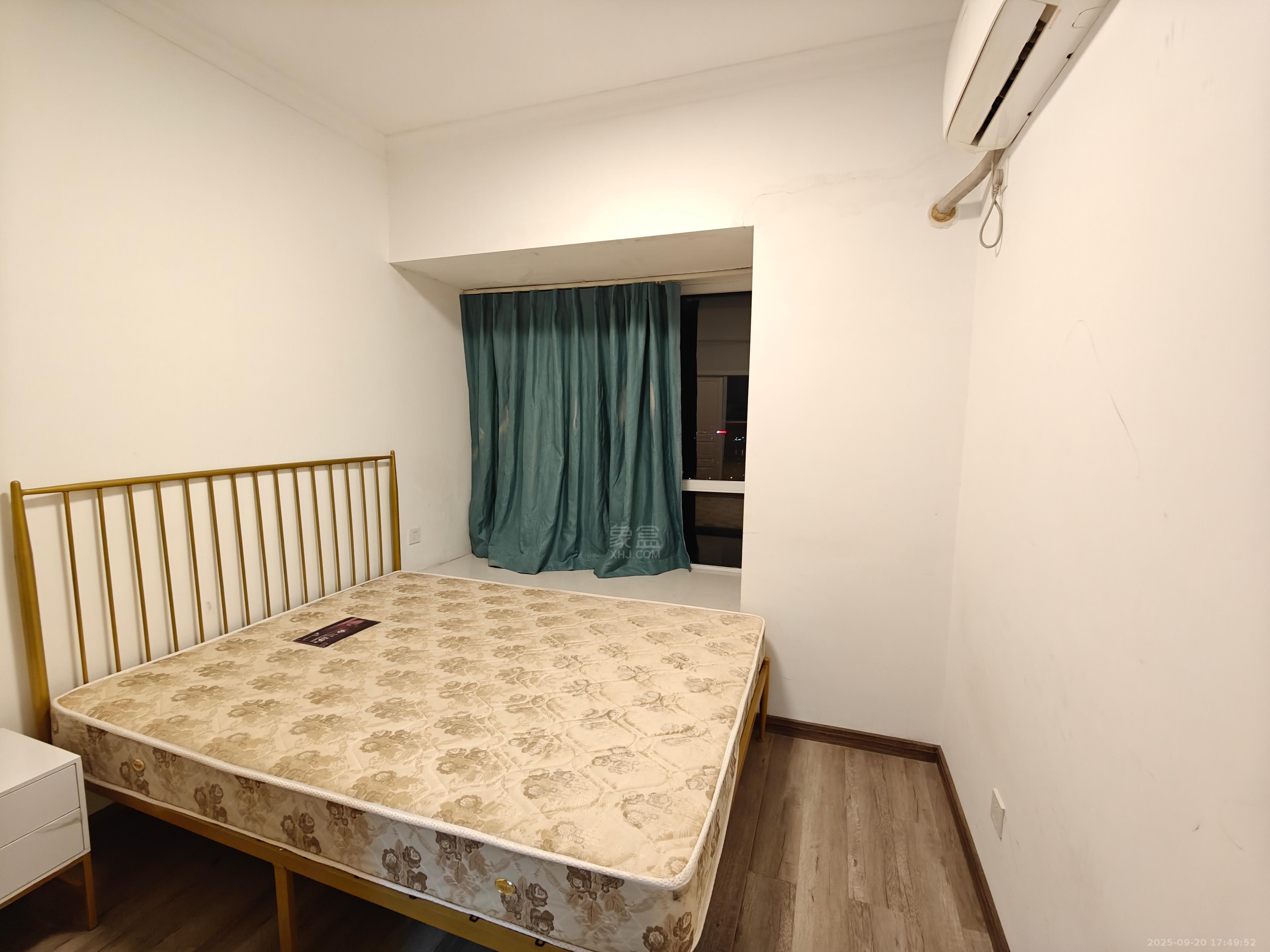 美的城二期  4室2厅1卫    1800.0元/月室内图