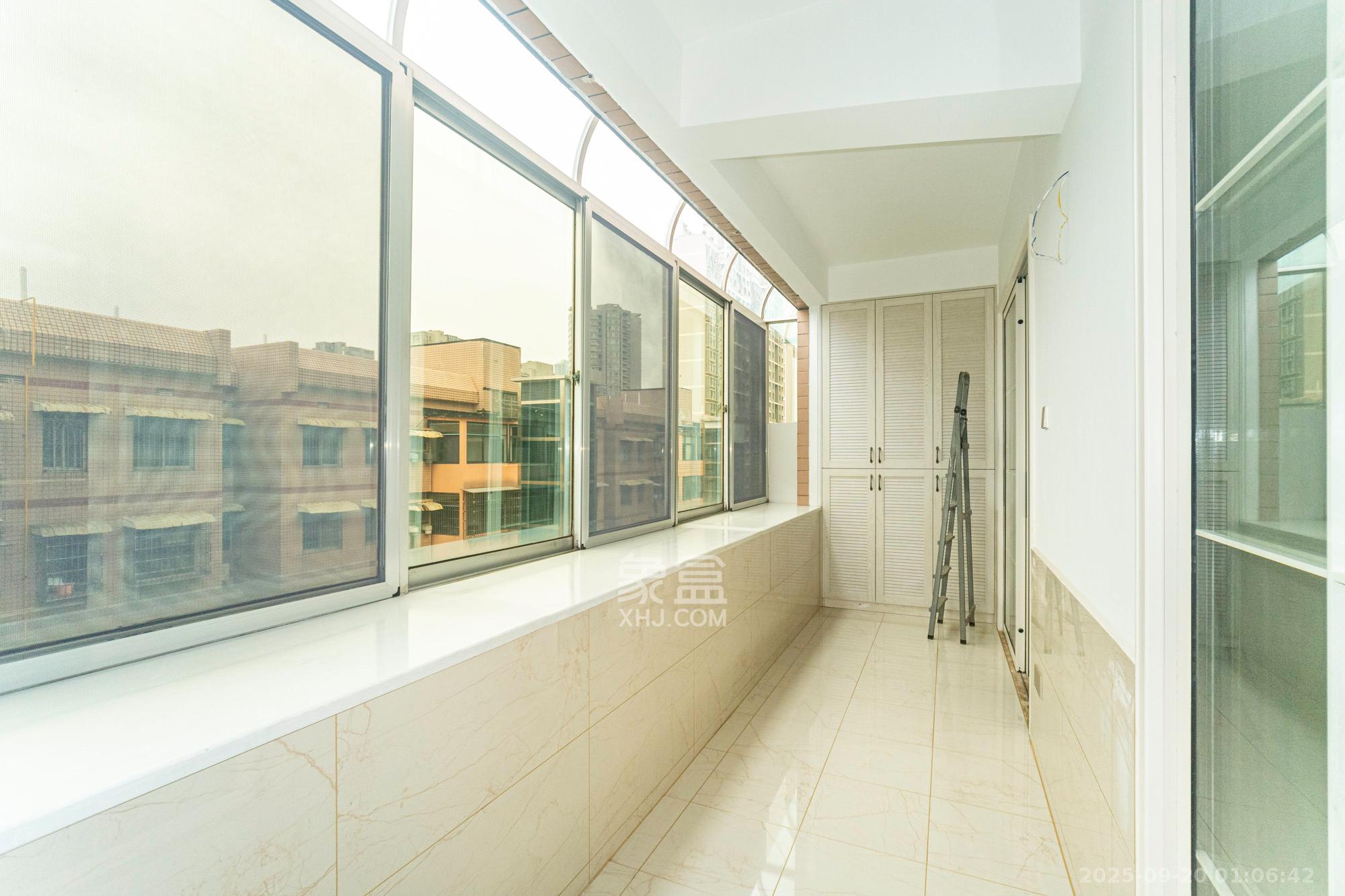 金鹰小区 3室2厅2卫 66.0万 金鹰小区 3室2厅2卫 66.0万阳台