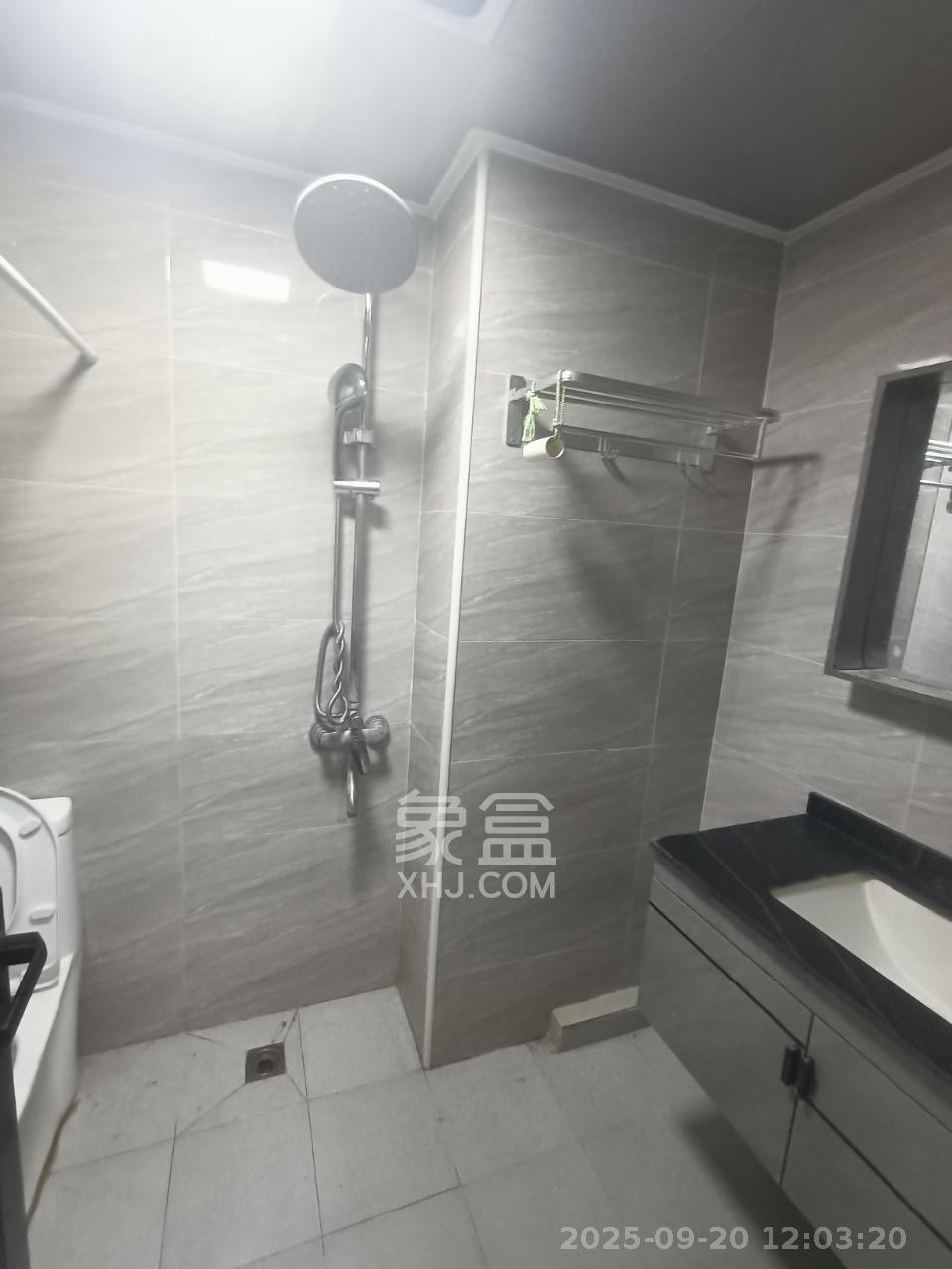 中海珑悦府  1室1厅1卫    1200.0元/月室内图