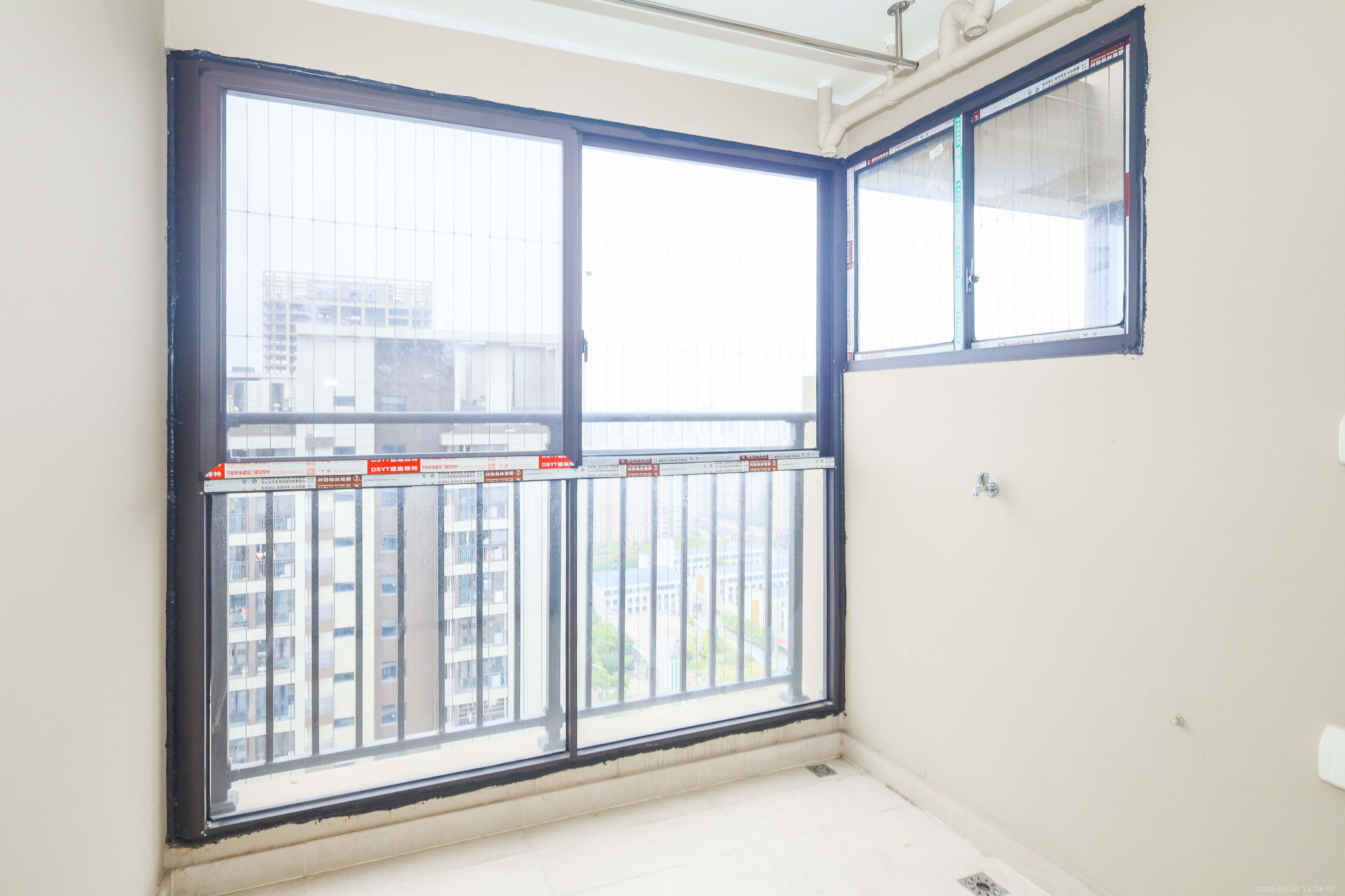 万科金色梦想D区 3室2厅2卫 120.0万 万科金色梦想D区 3室2厅2卫 120.0万阳台