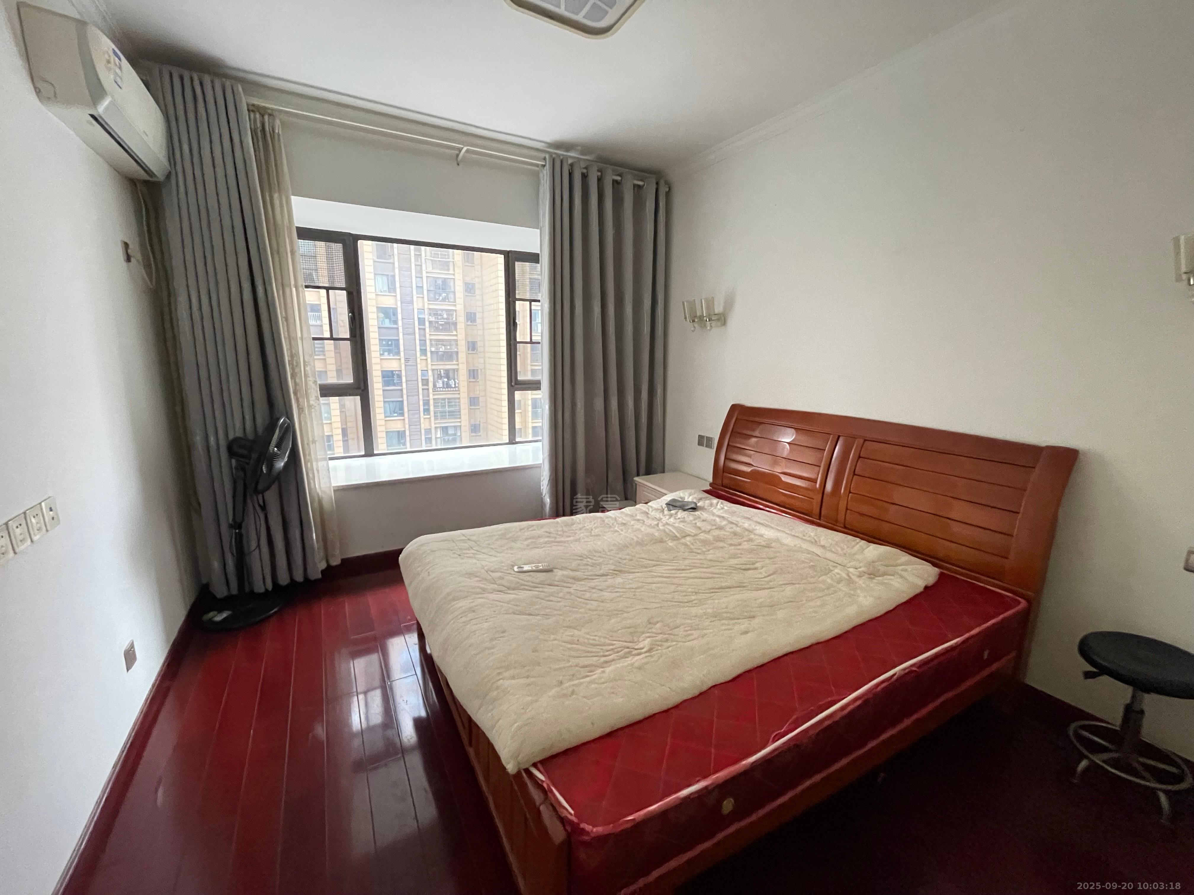 慧谷阳光  3室2厅2卫    1600.0元/月室内图