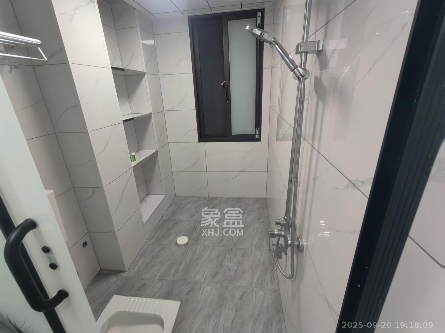 和润园三期 2室2厅1卫 2300.0元/月 和润园三期 2室2厅1卫 2300.0元/月室内图