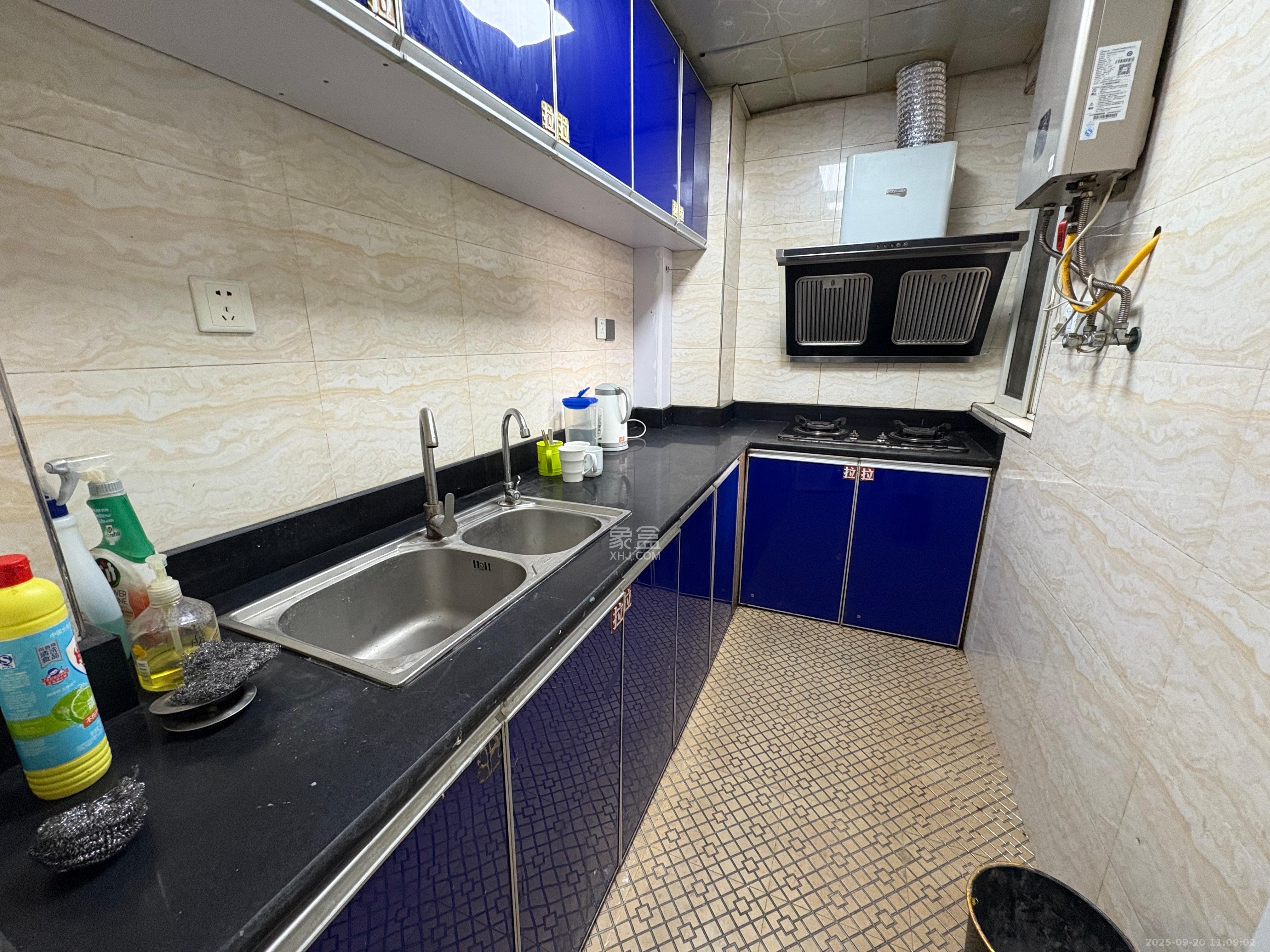 芙蓉环卫公寓 3室2厅1卫 1600.00元/月 芙蓉环卫公寓 3室2厅1卫 1600.00元/月室内图