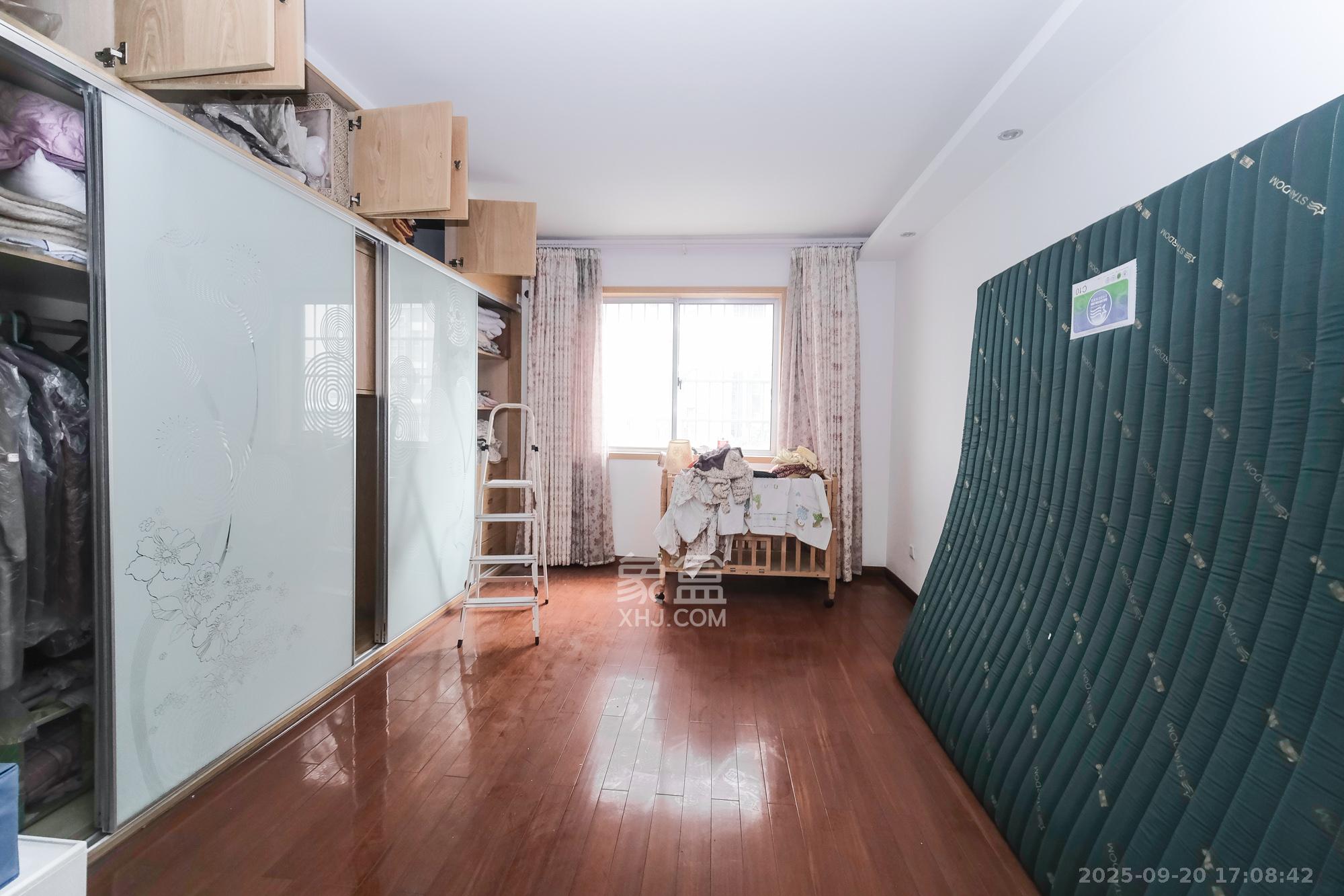 红树湾 3室2厅2卫 79.8万 红树湾 3室2厅2卫 79.8万卧室